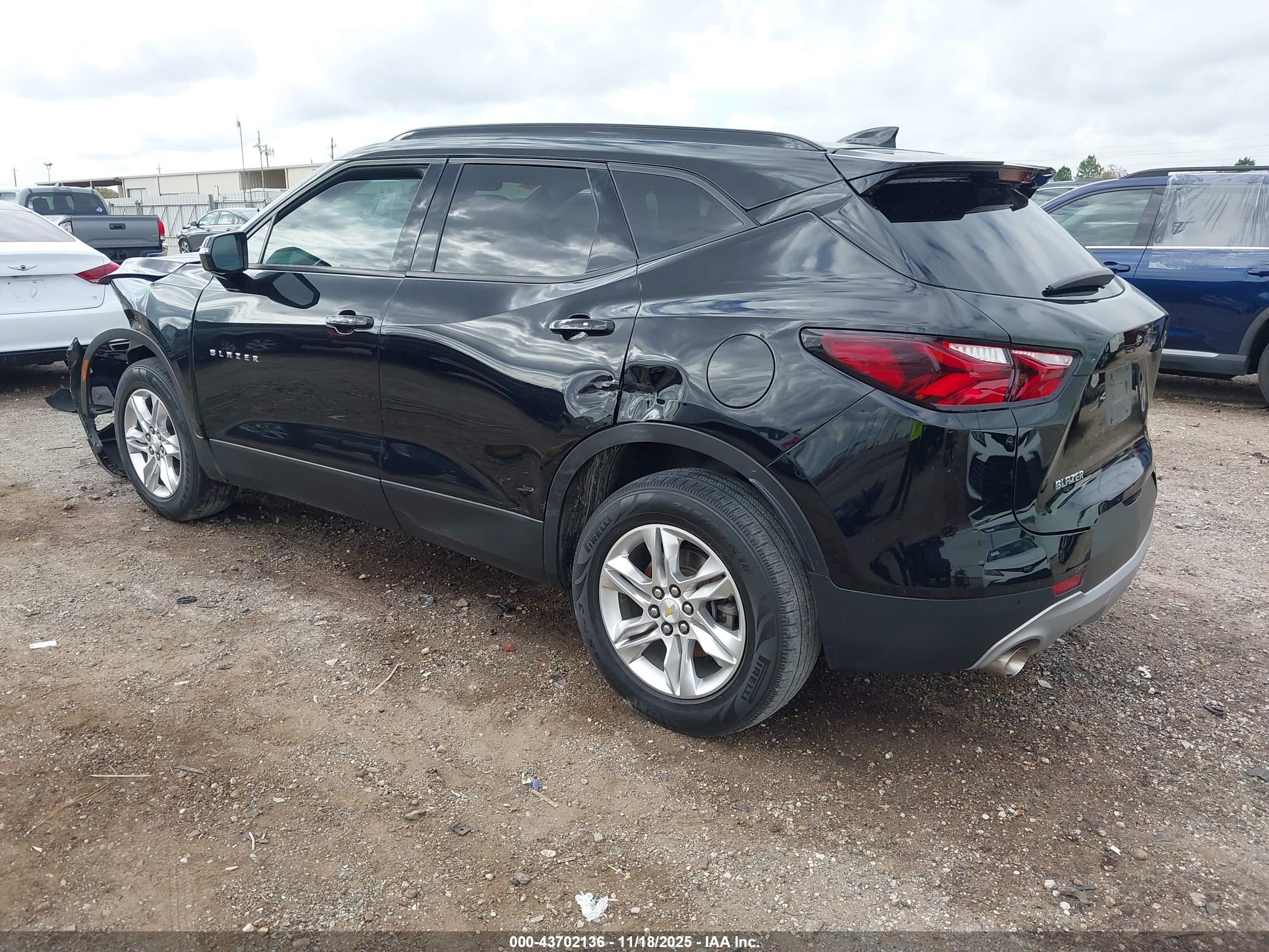 CHEVROLET BLAZER image 3