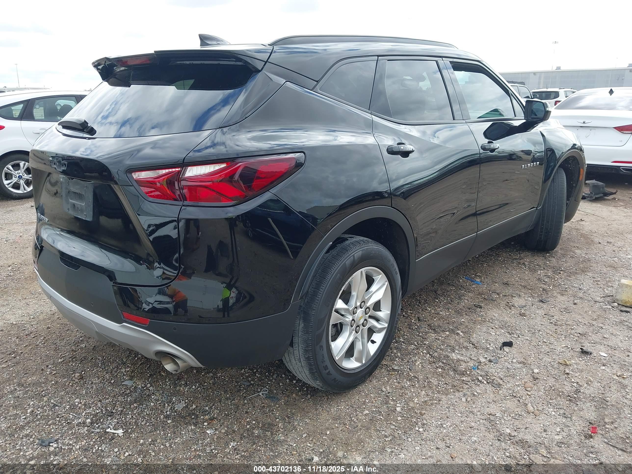 CHEVROLET BLAZER image 4