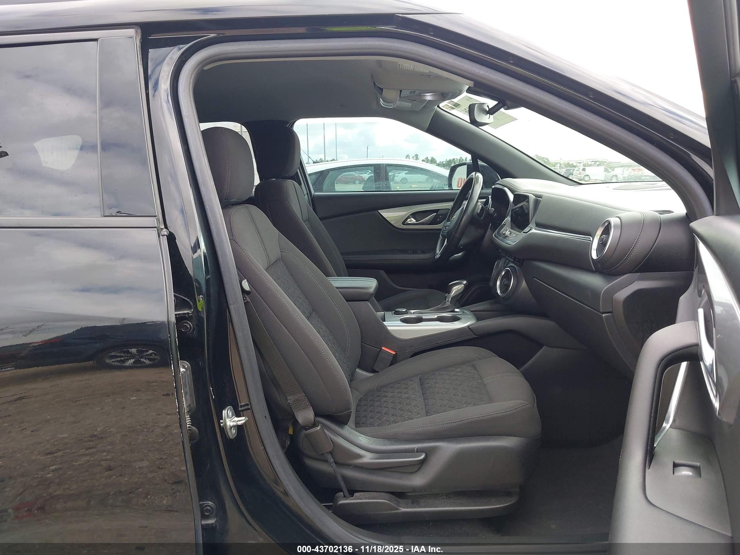 CHEVROLET BLAZER image 5
