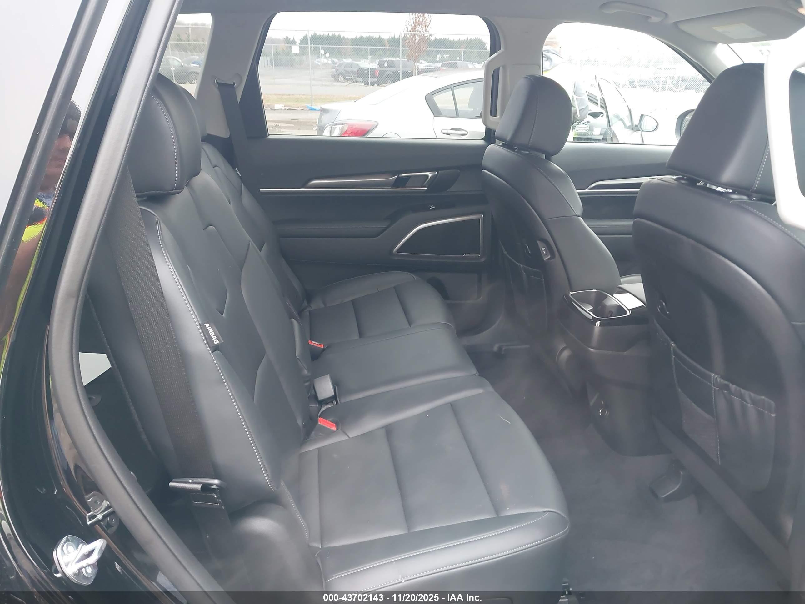 KIA TELLURIDE image 8
