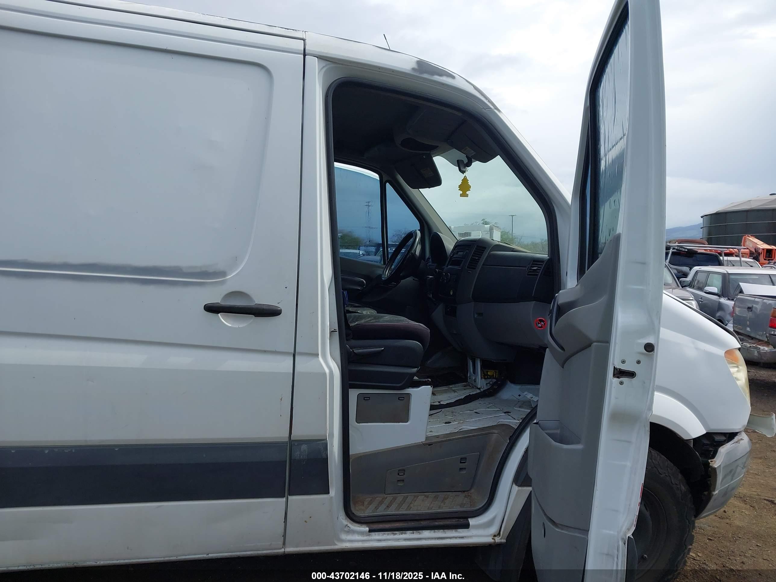 MERCEDES-BENZ SPRINTER image 5