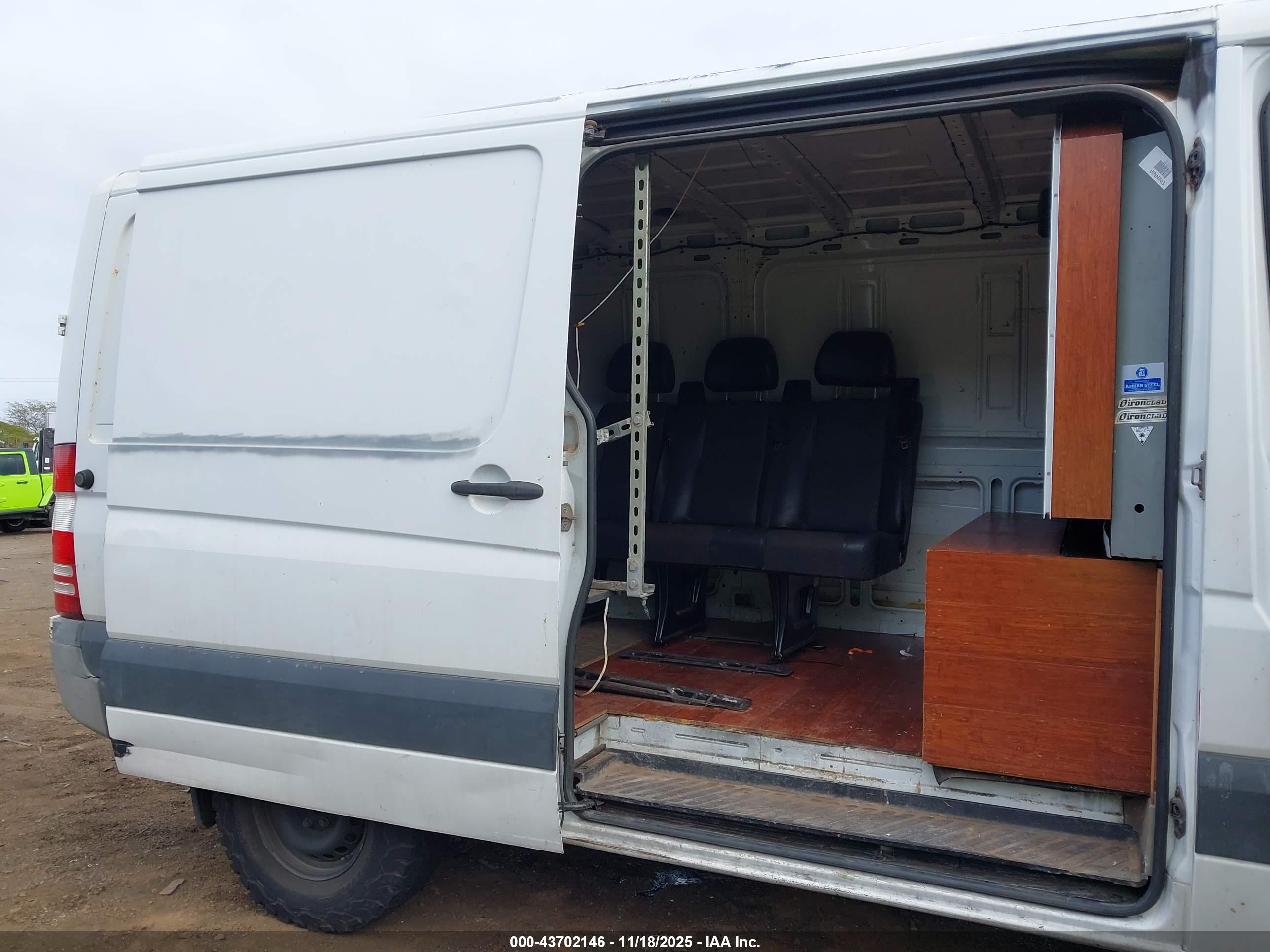 MERCEDES-BENZ SPRINTER image 8