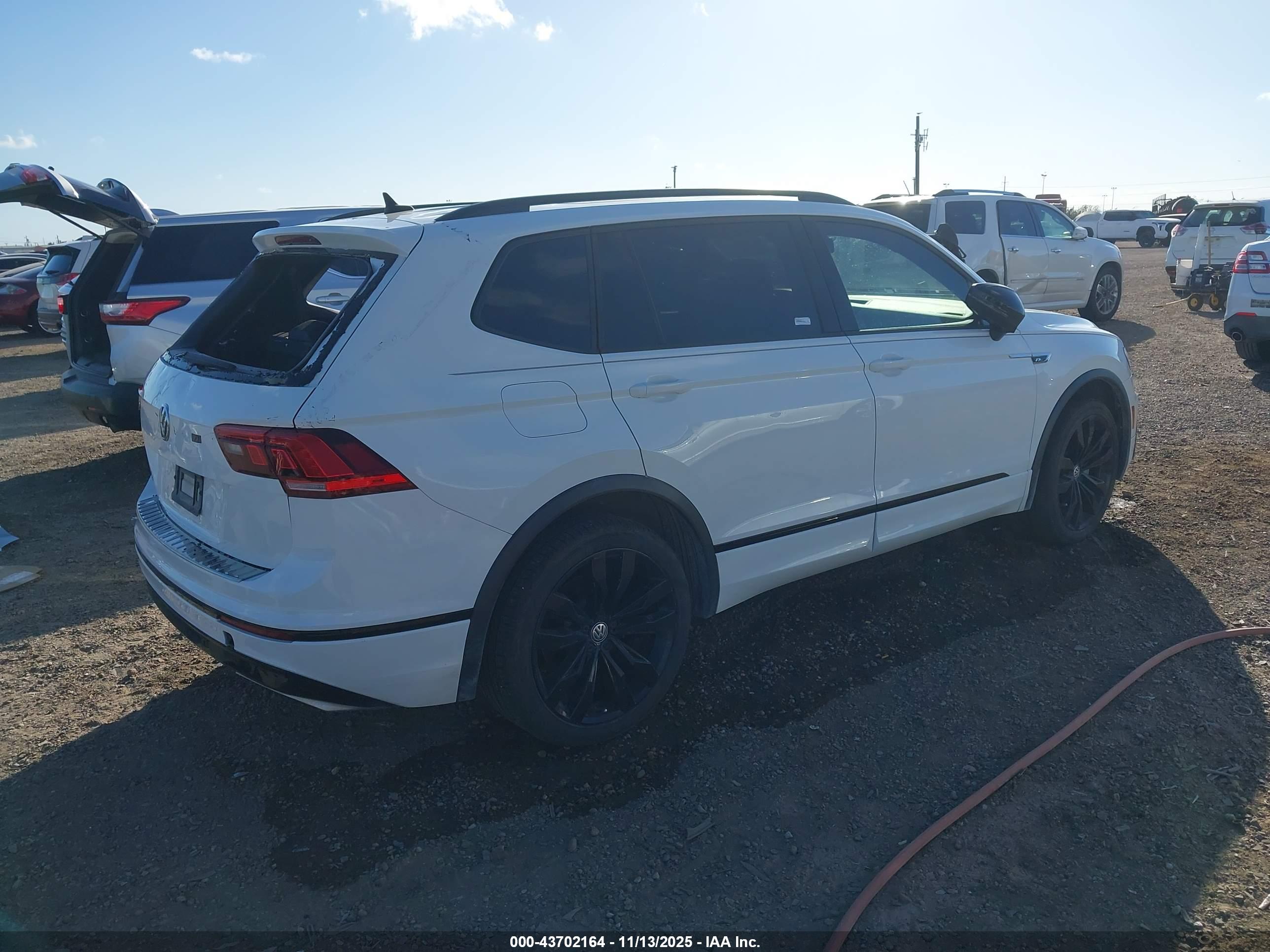 VOLKSWAGEN TIGUAN image 4