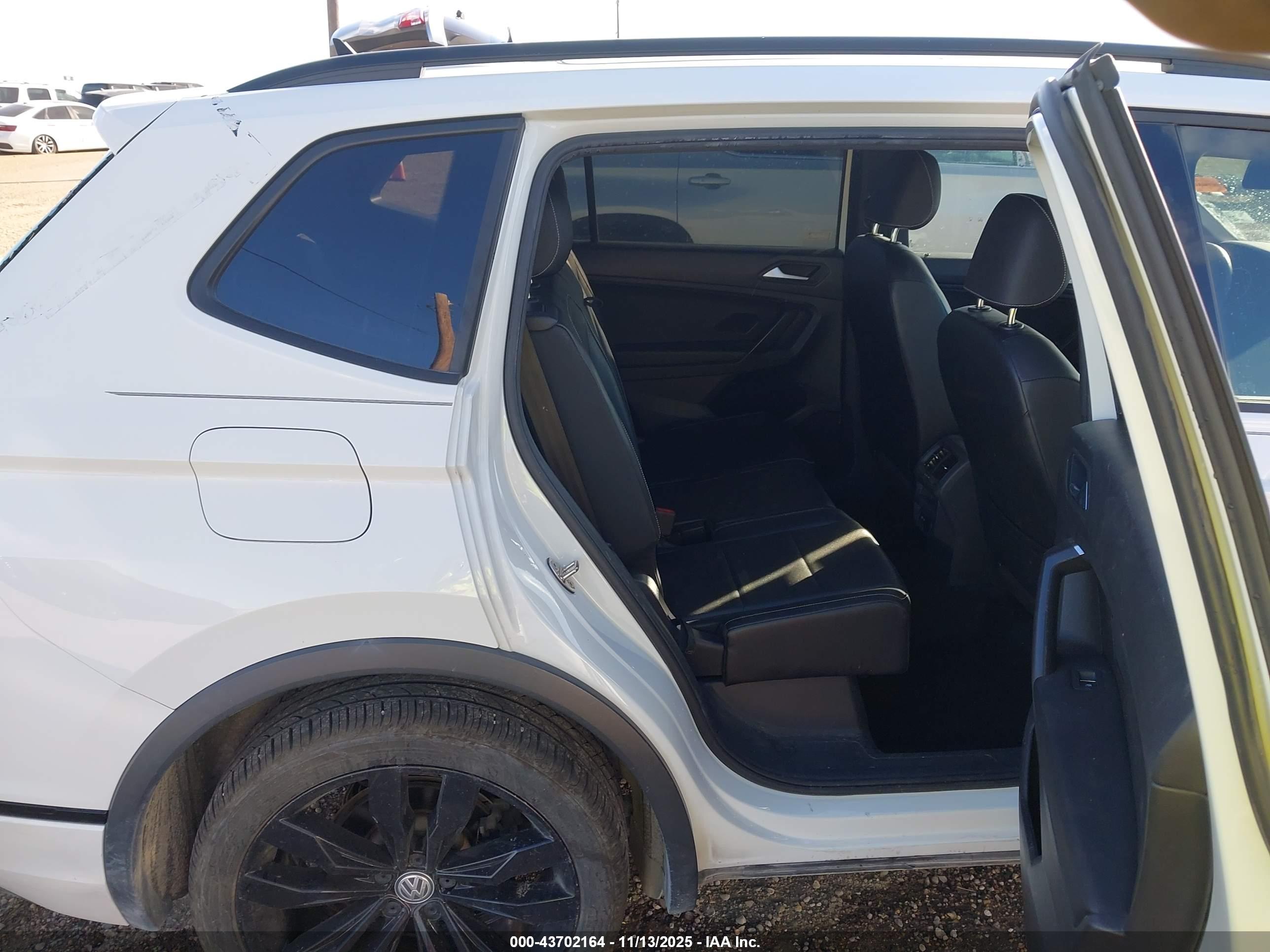 VOLKSWAGEN TIGUAN image 8