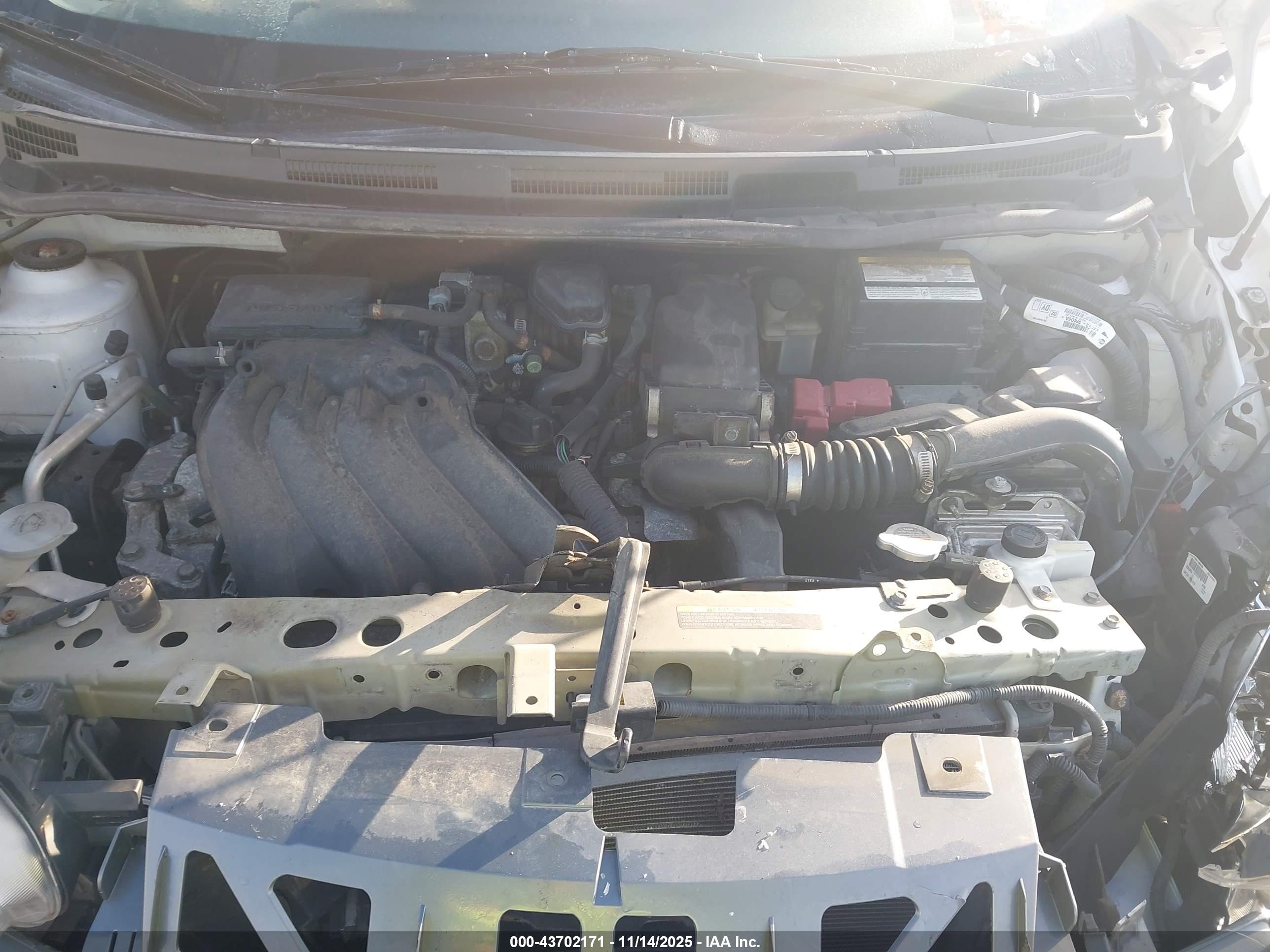 NISSAN VERSA image 10