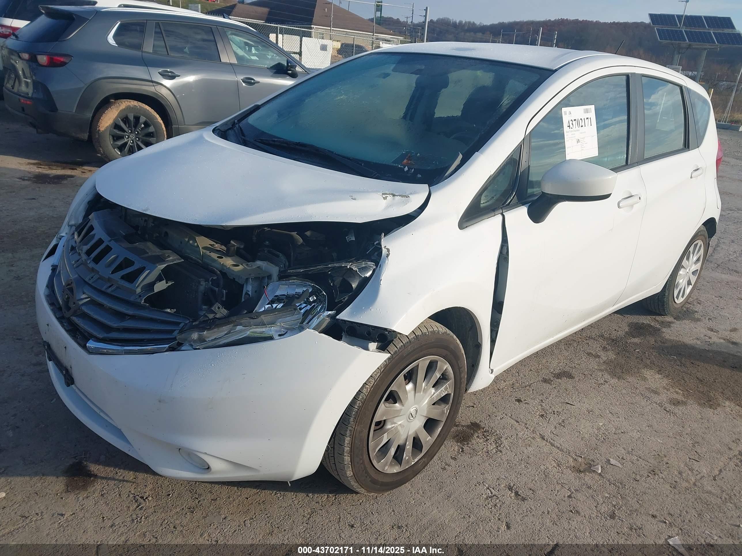 NISSAN VERSA image 2