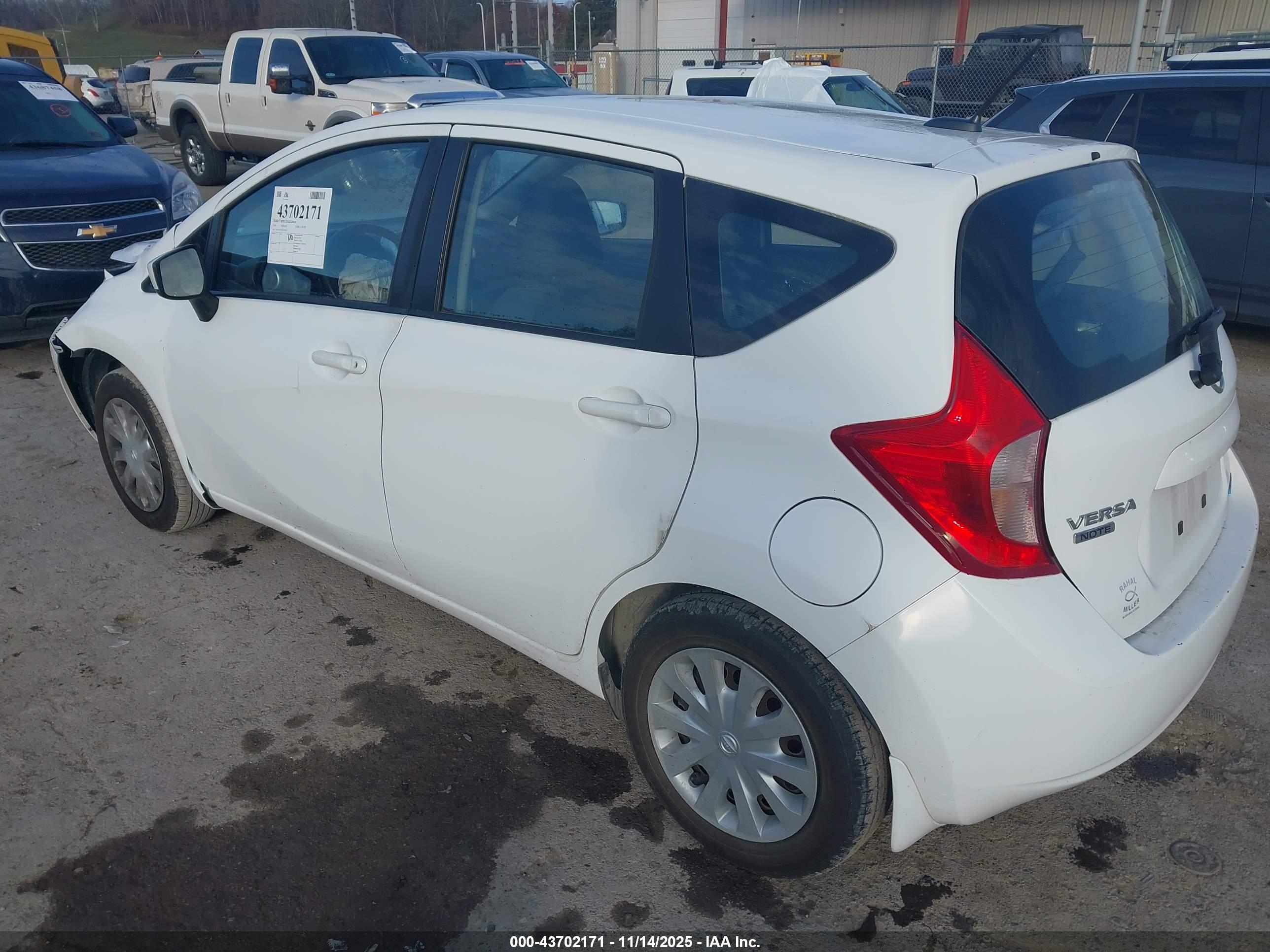 NISSAN VERSA image 3
