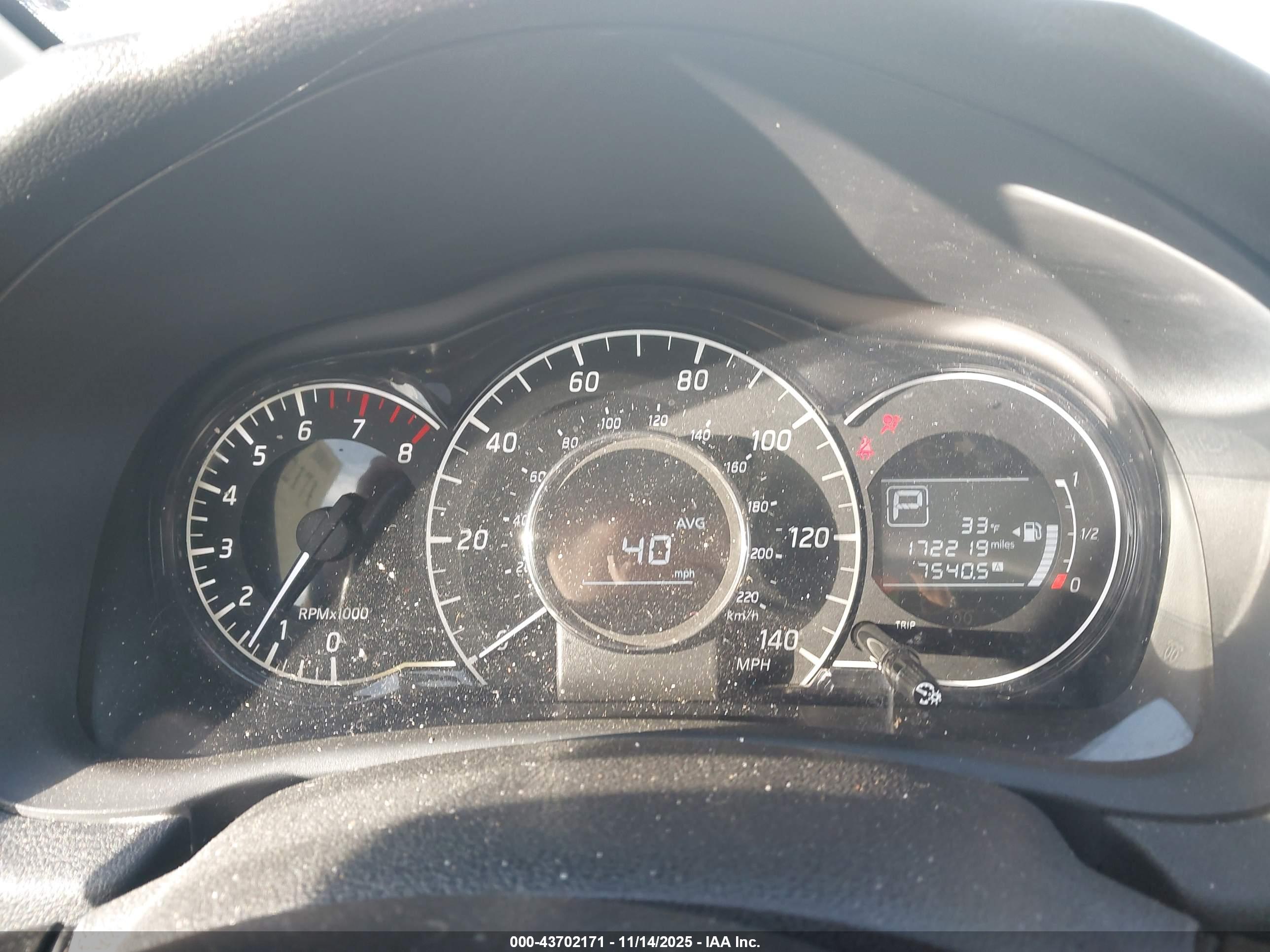 NISSAN VERSA image 7