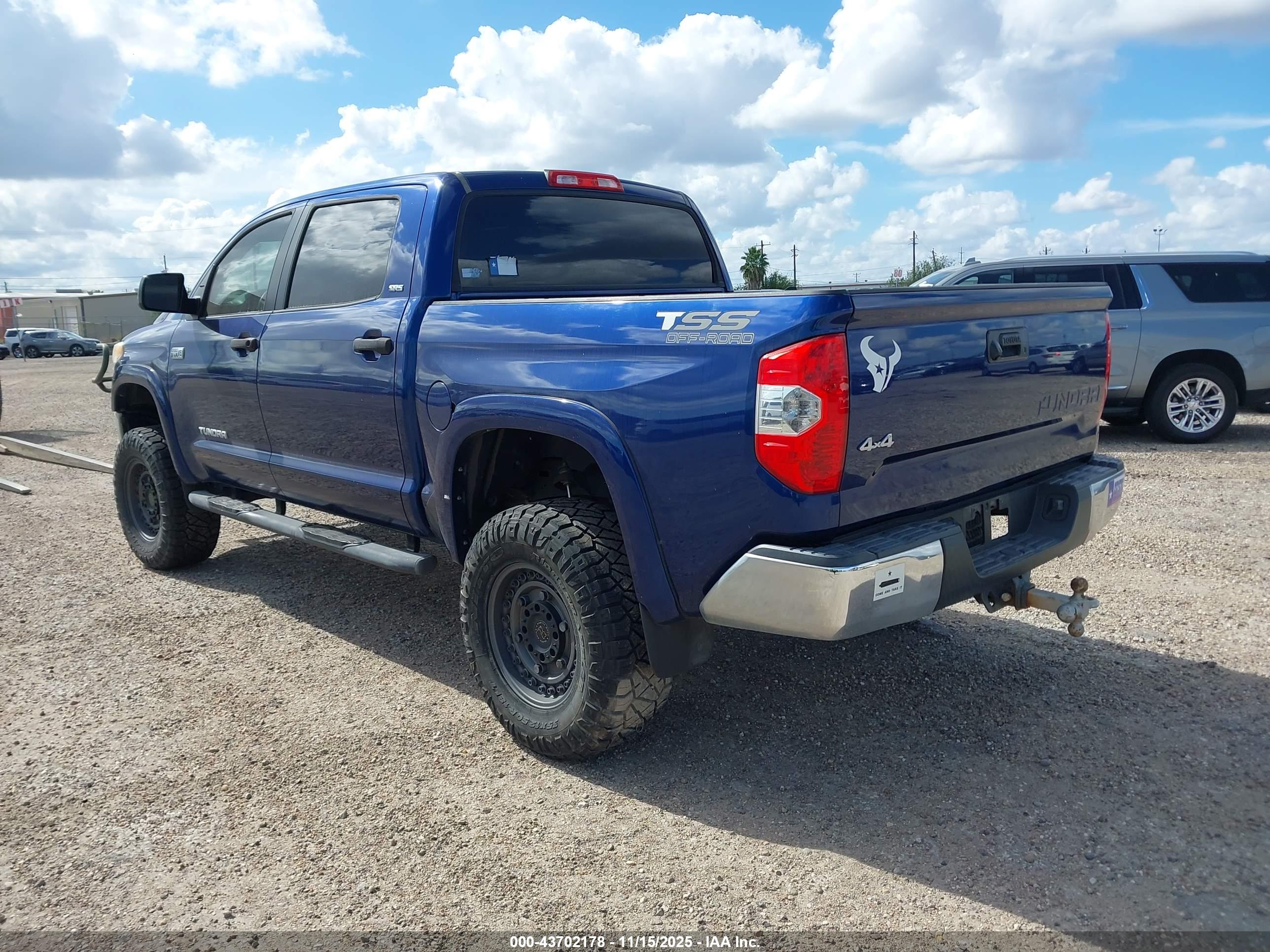 TOYOTA TUNDRA image 3