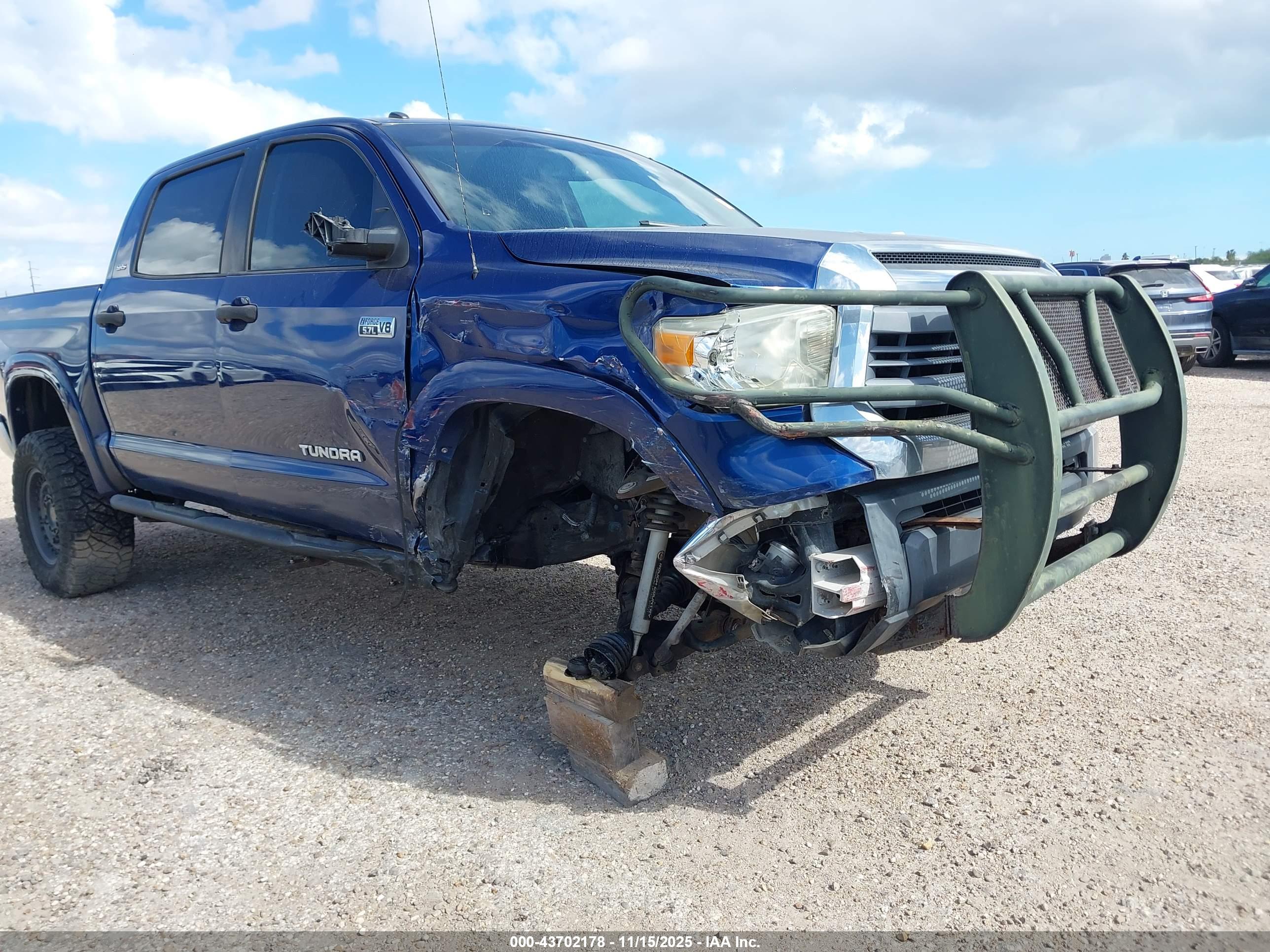 TOYOTA TUNDRA image 6