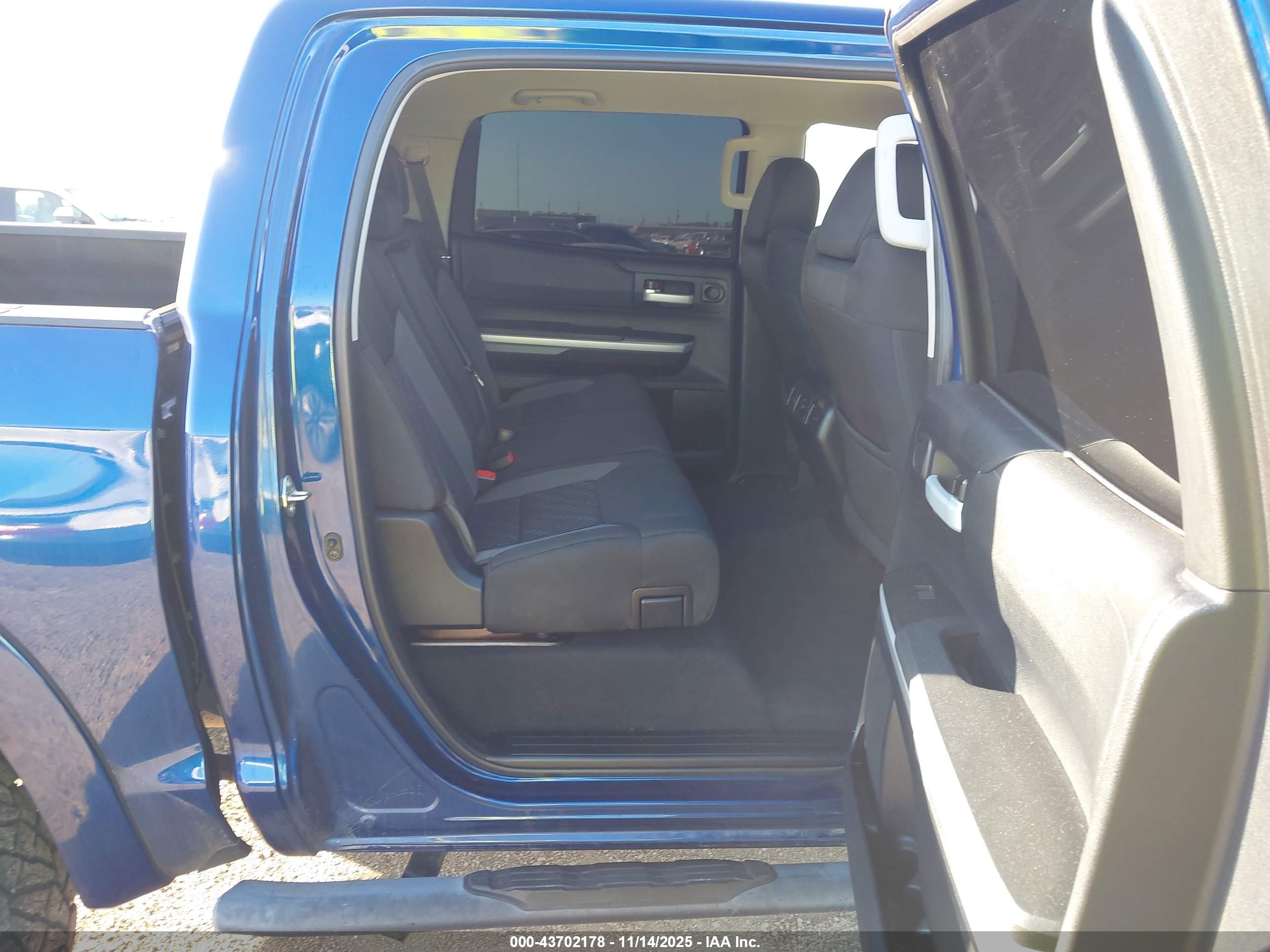 TOYOTA TUNDRA image 8