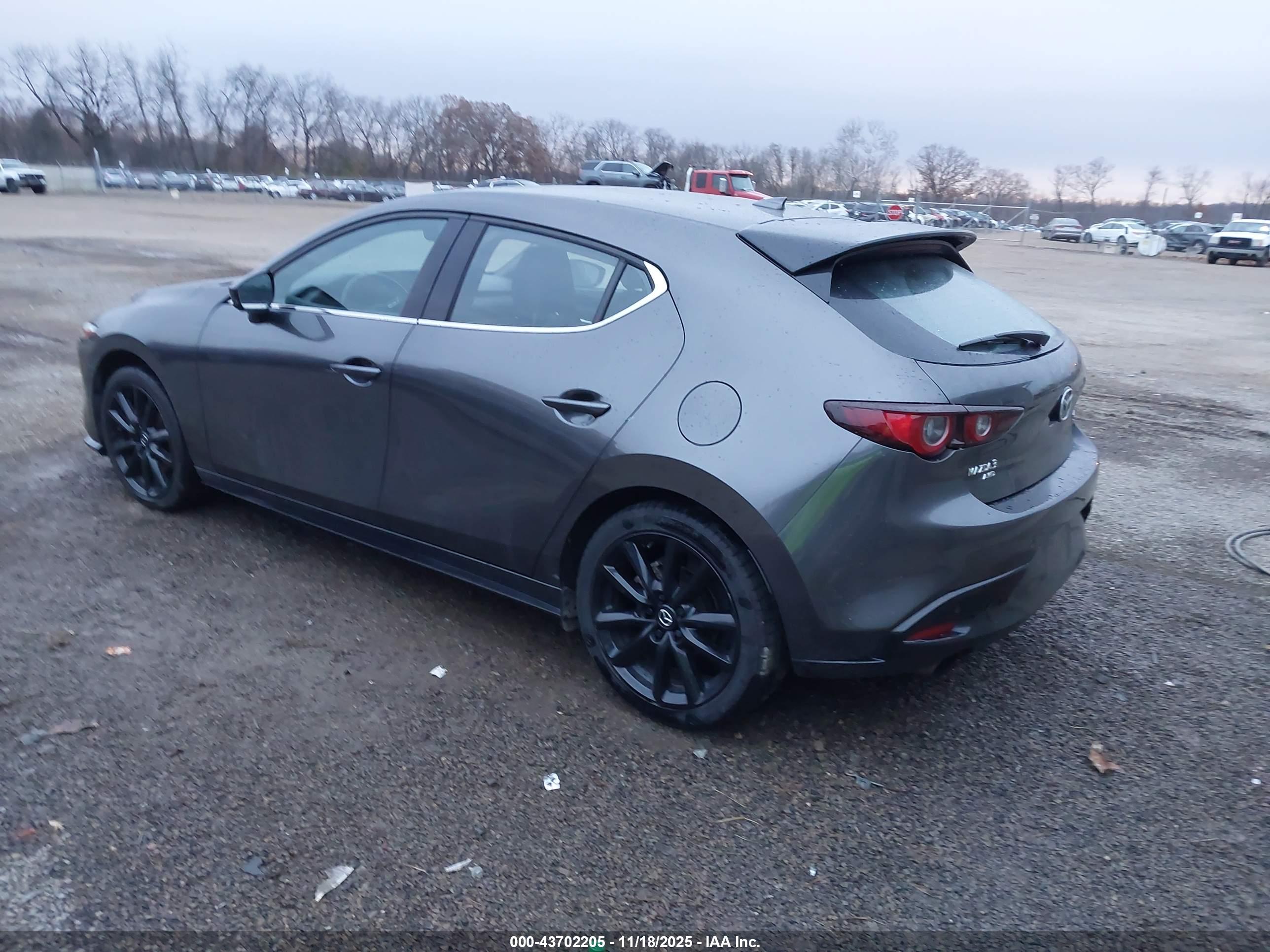 MAZDA MAZDA3 image 3