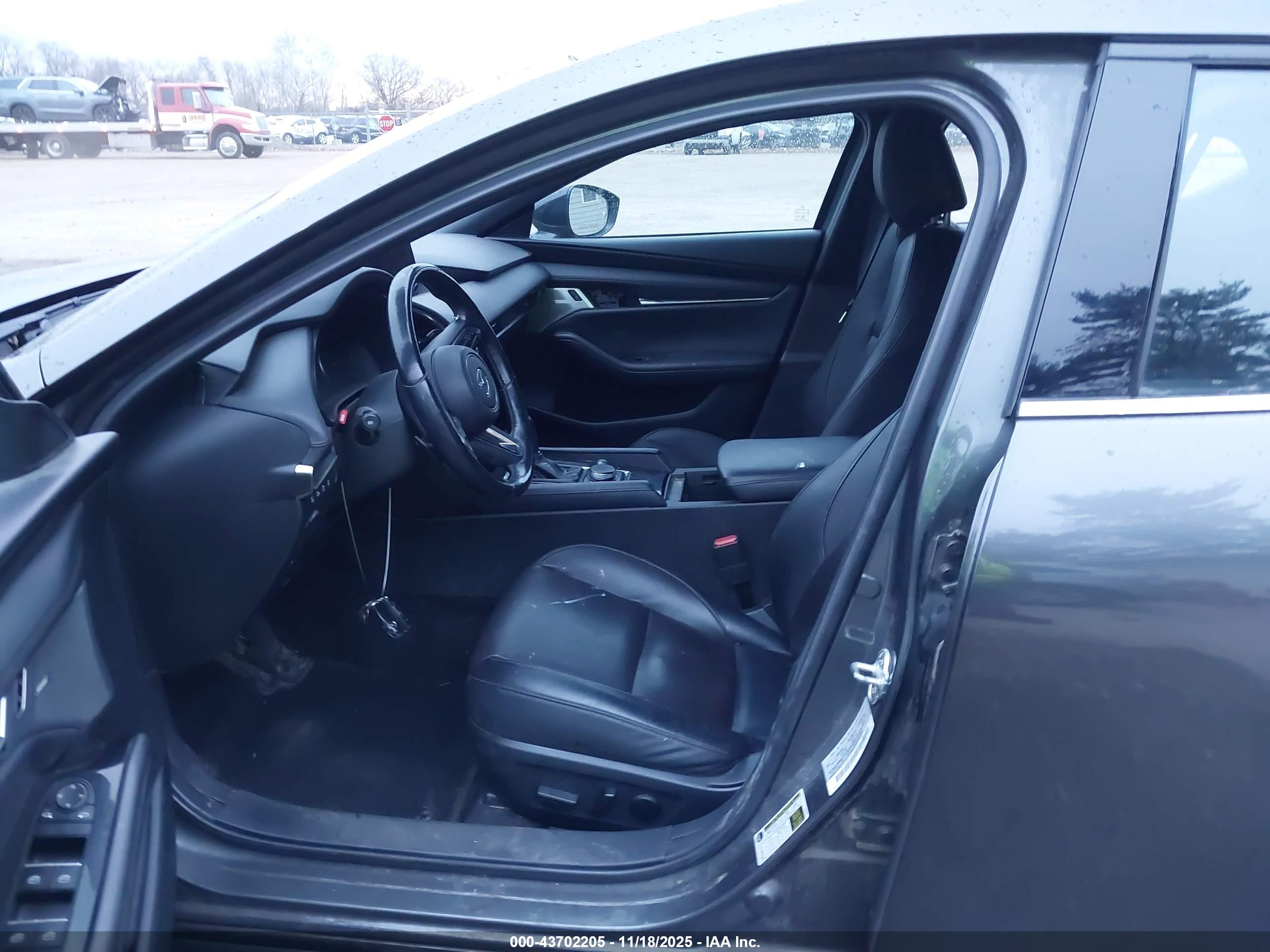 MAZDA MAZDA3 image 5