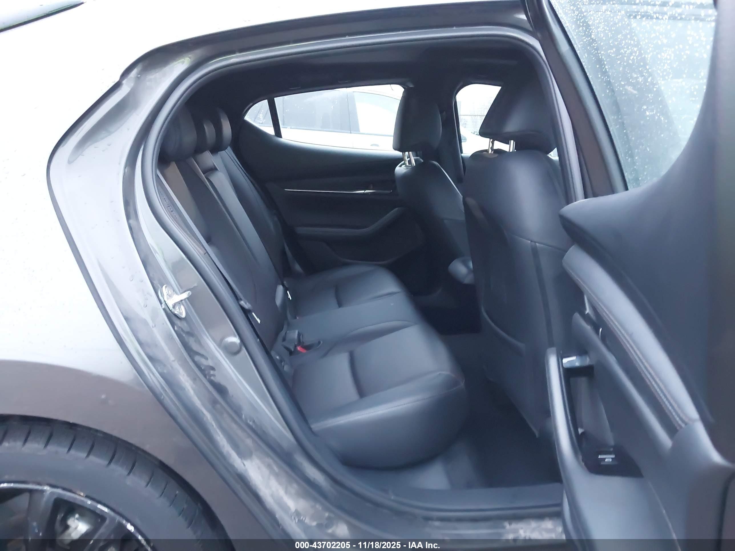 MAZDA MAZDA3 image 8