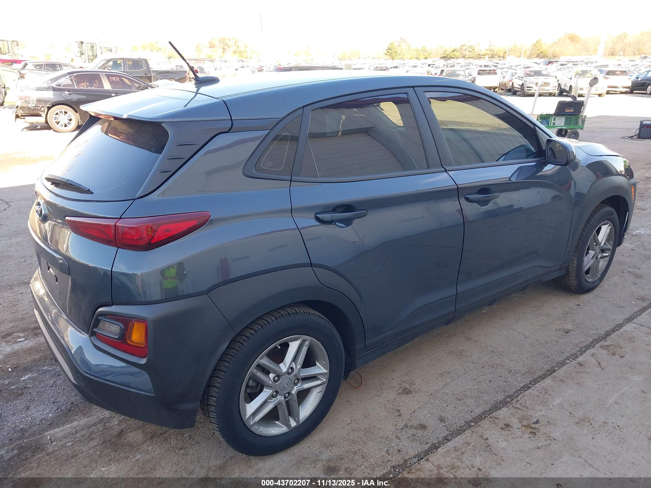 HYUNDAI KONA image 4