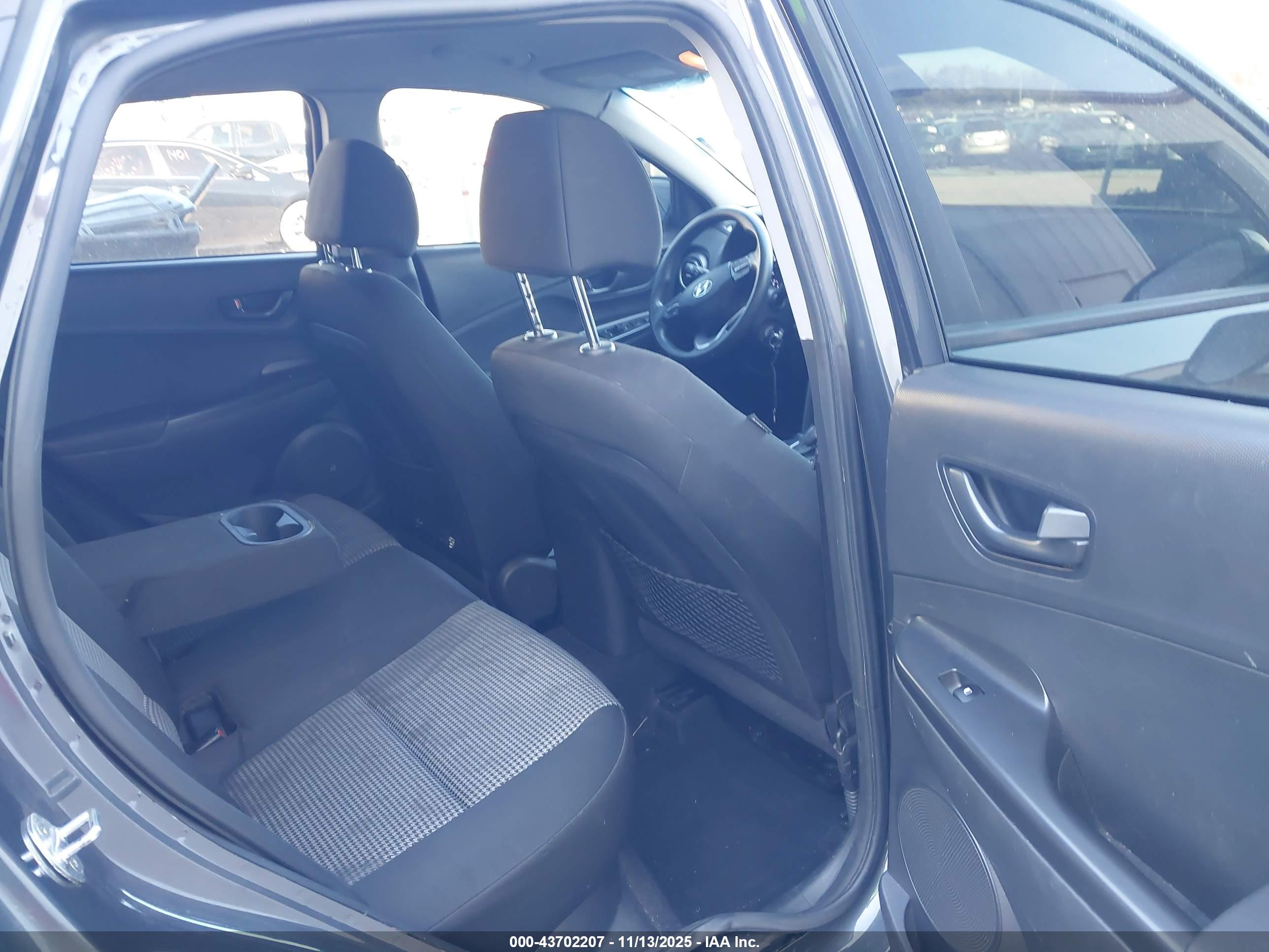 HYUNDAI KONA image 8