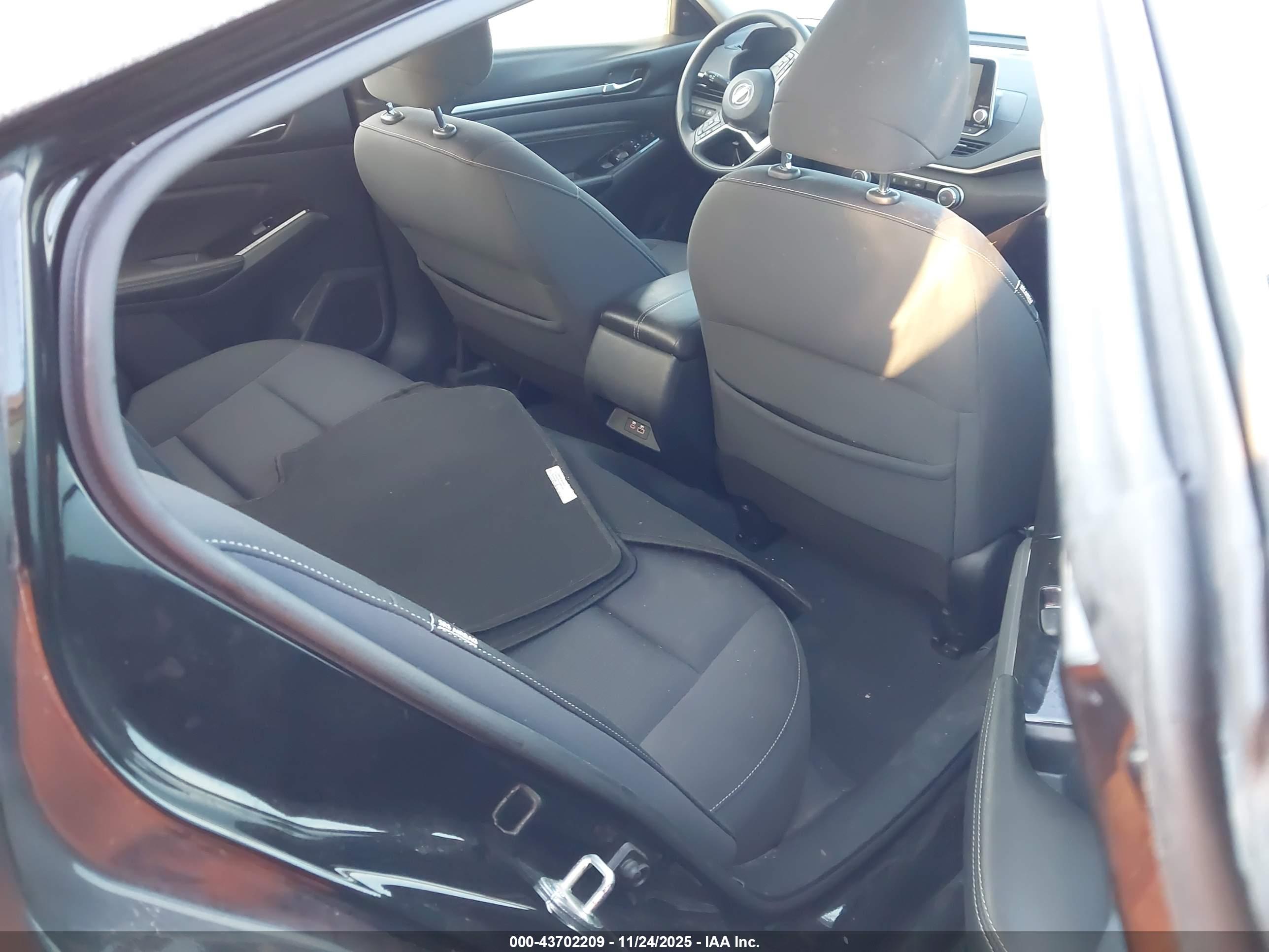 NISSAN ALTIMA image 8