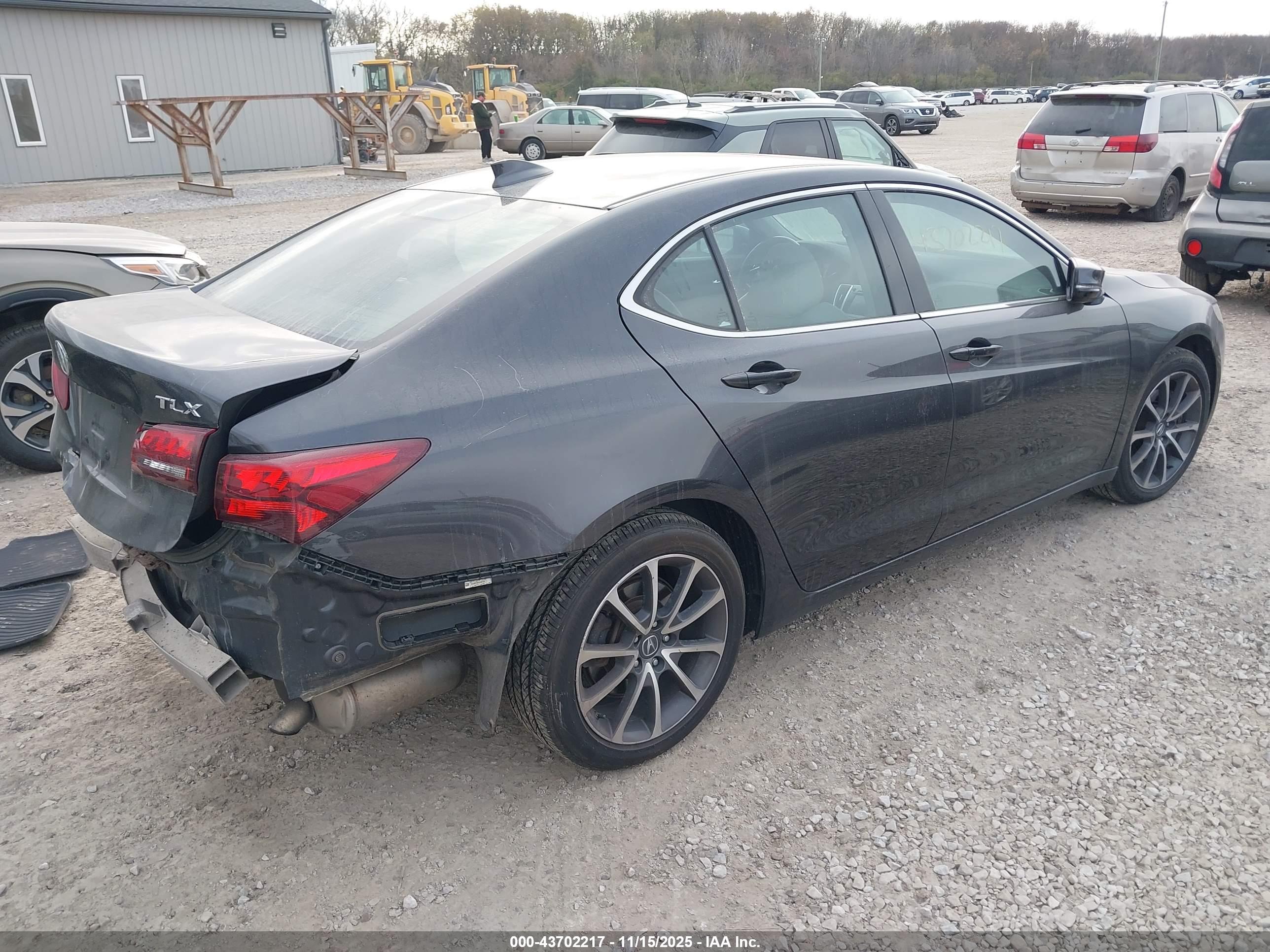 ACURA TLX image 4