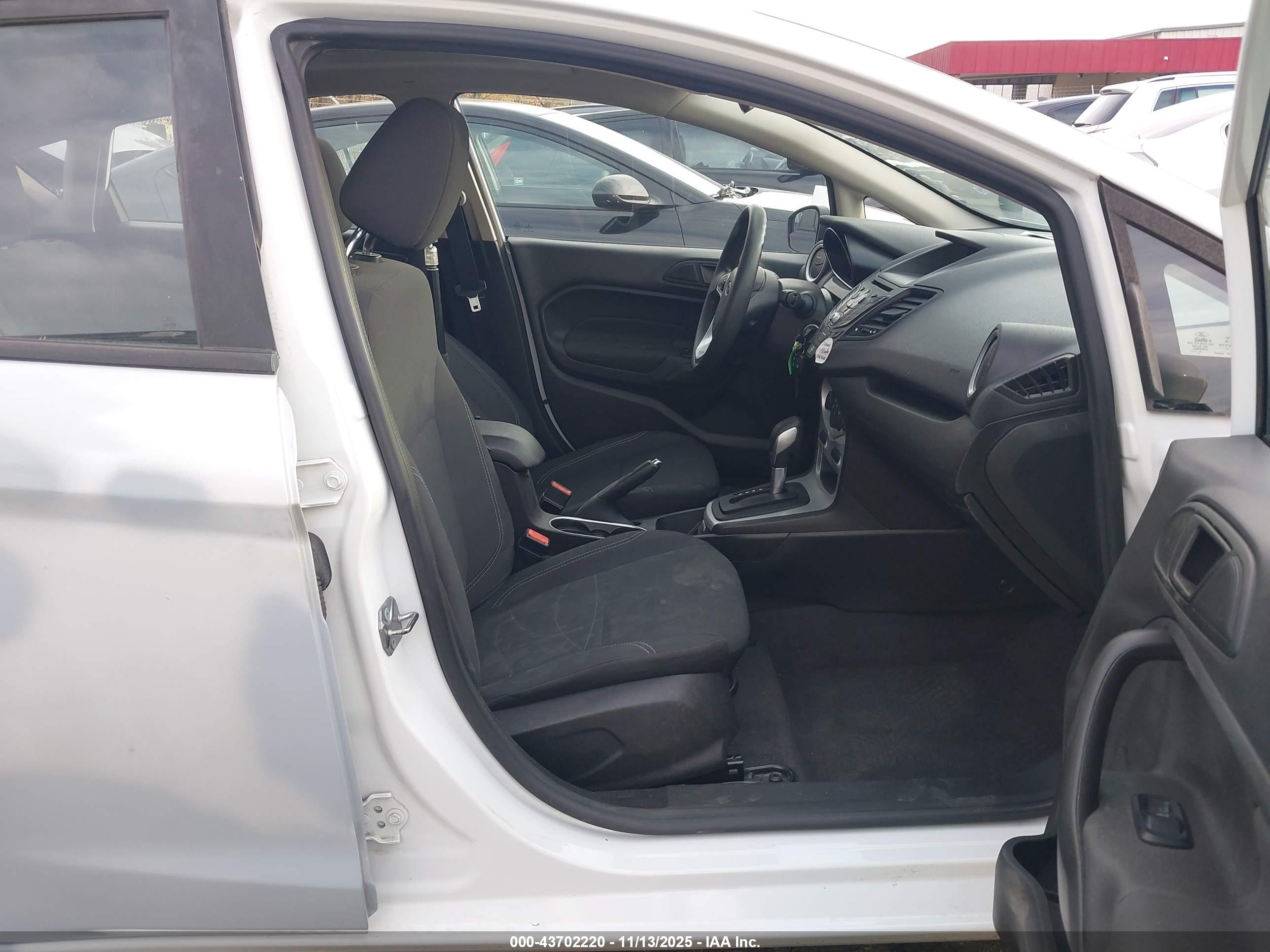 FORD FIESTA image 5