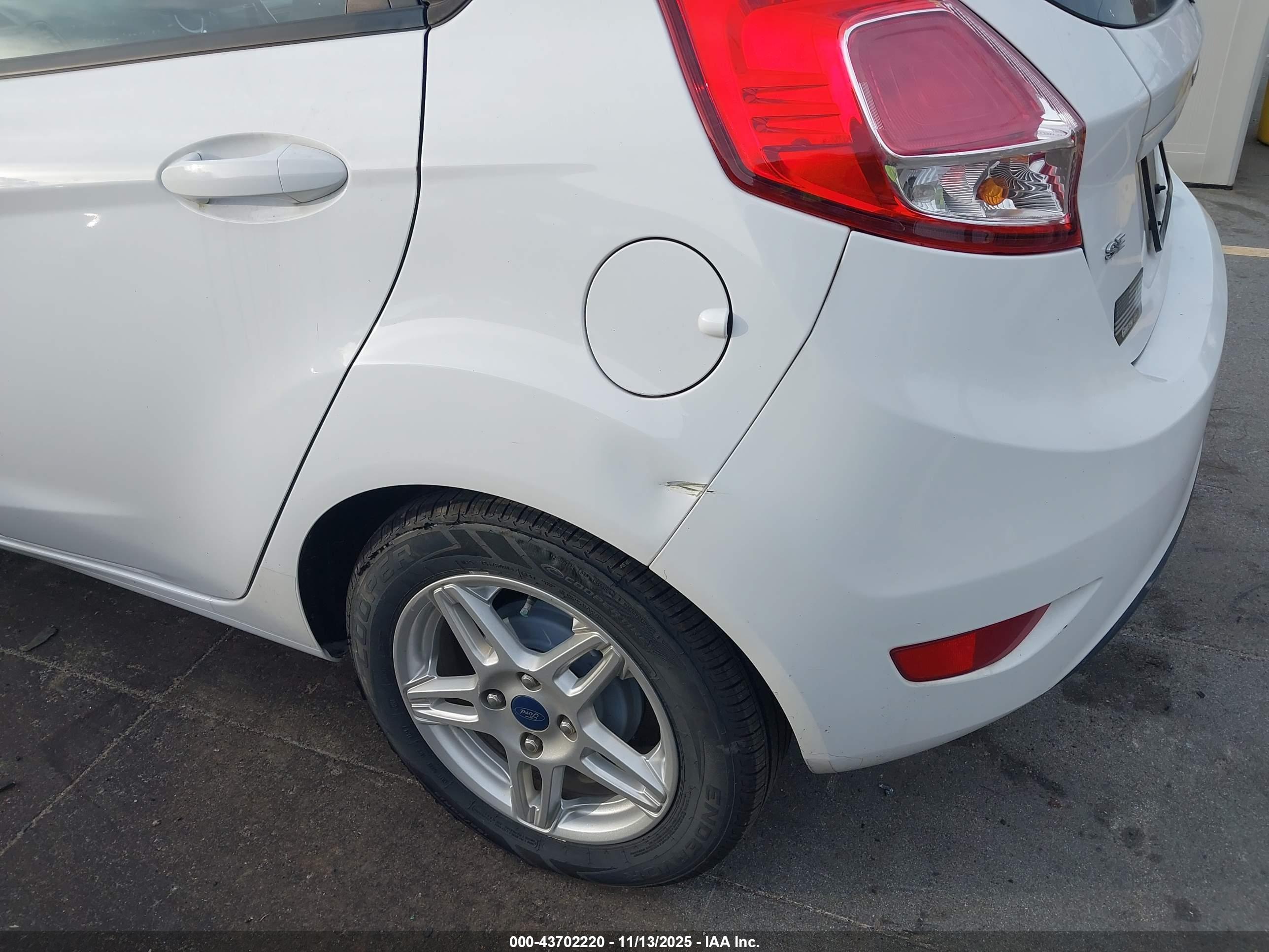 FORD FIESTA image 6