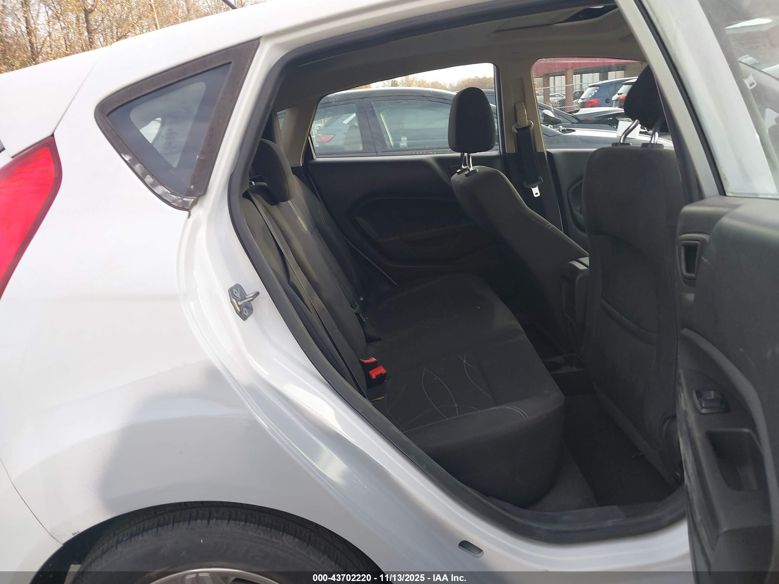 FORD FIESTA image 8