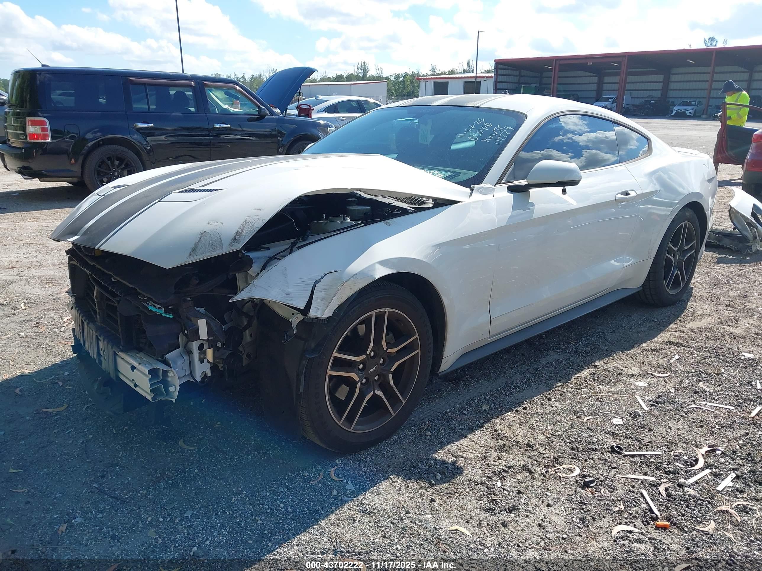 FORD MUSTANG image 2