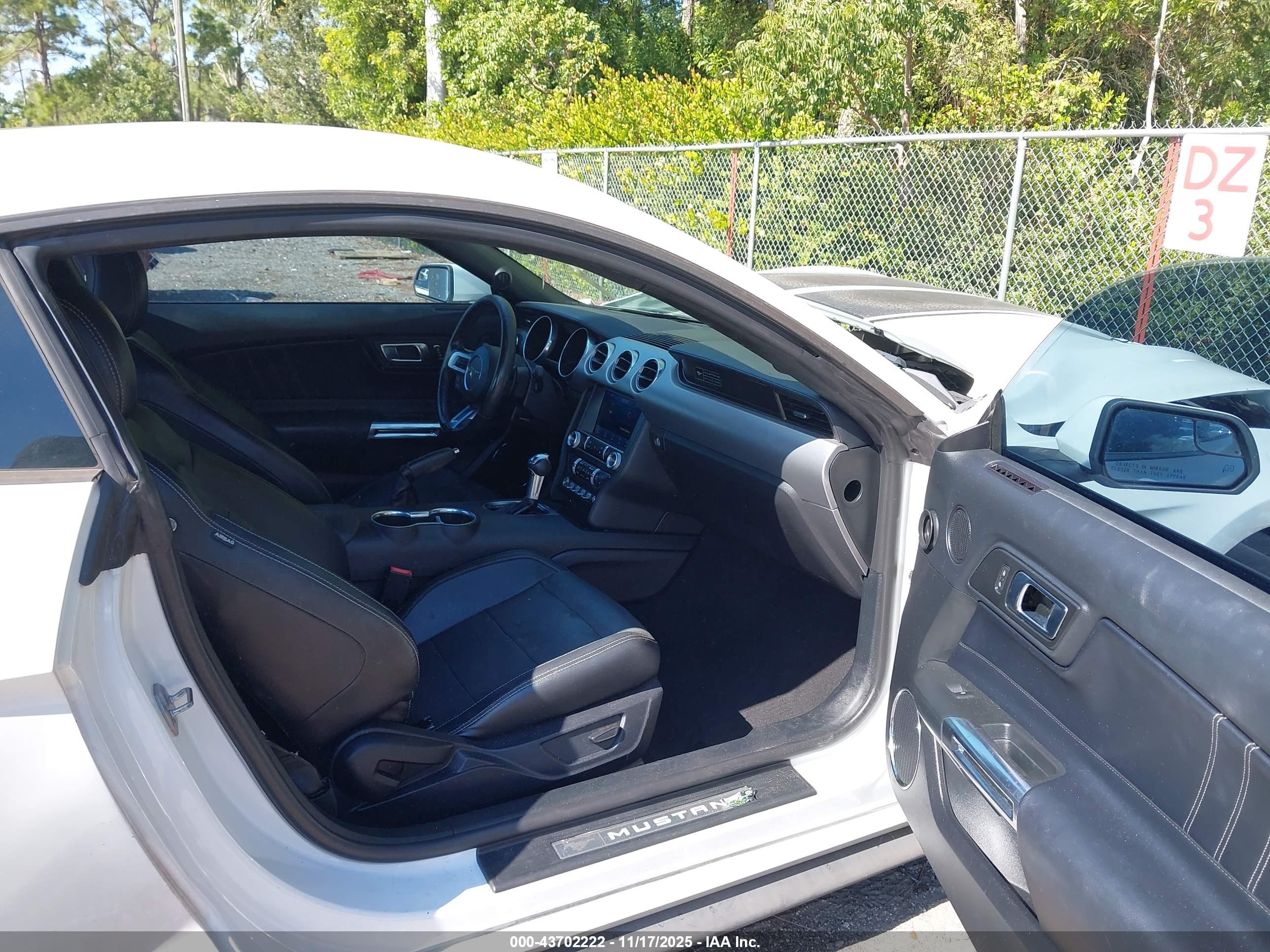 FORD MUSTANG image 5