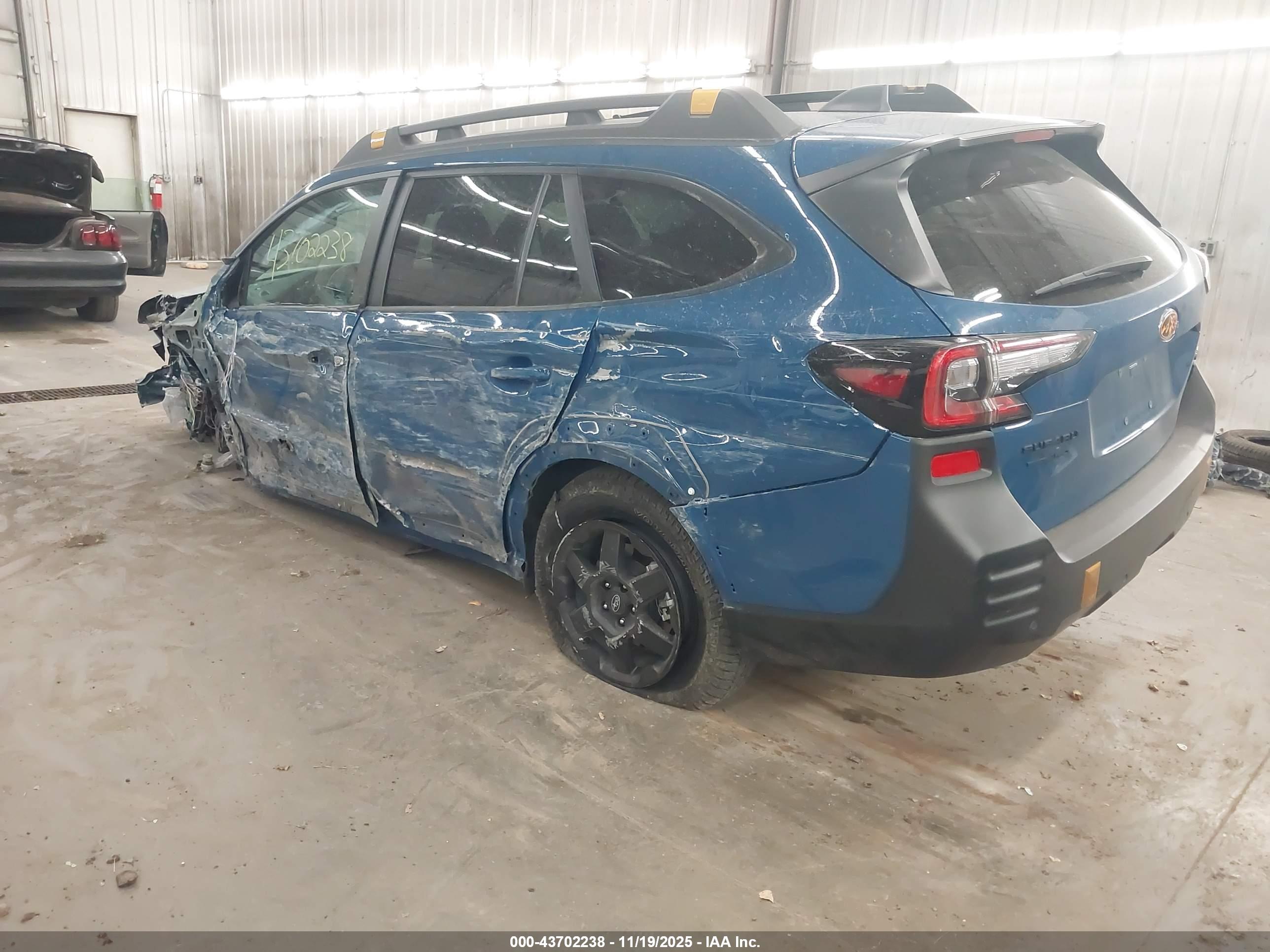 SUBARU OUTBACK image 3