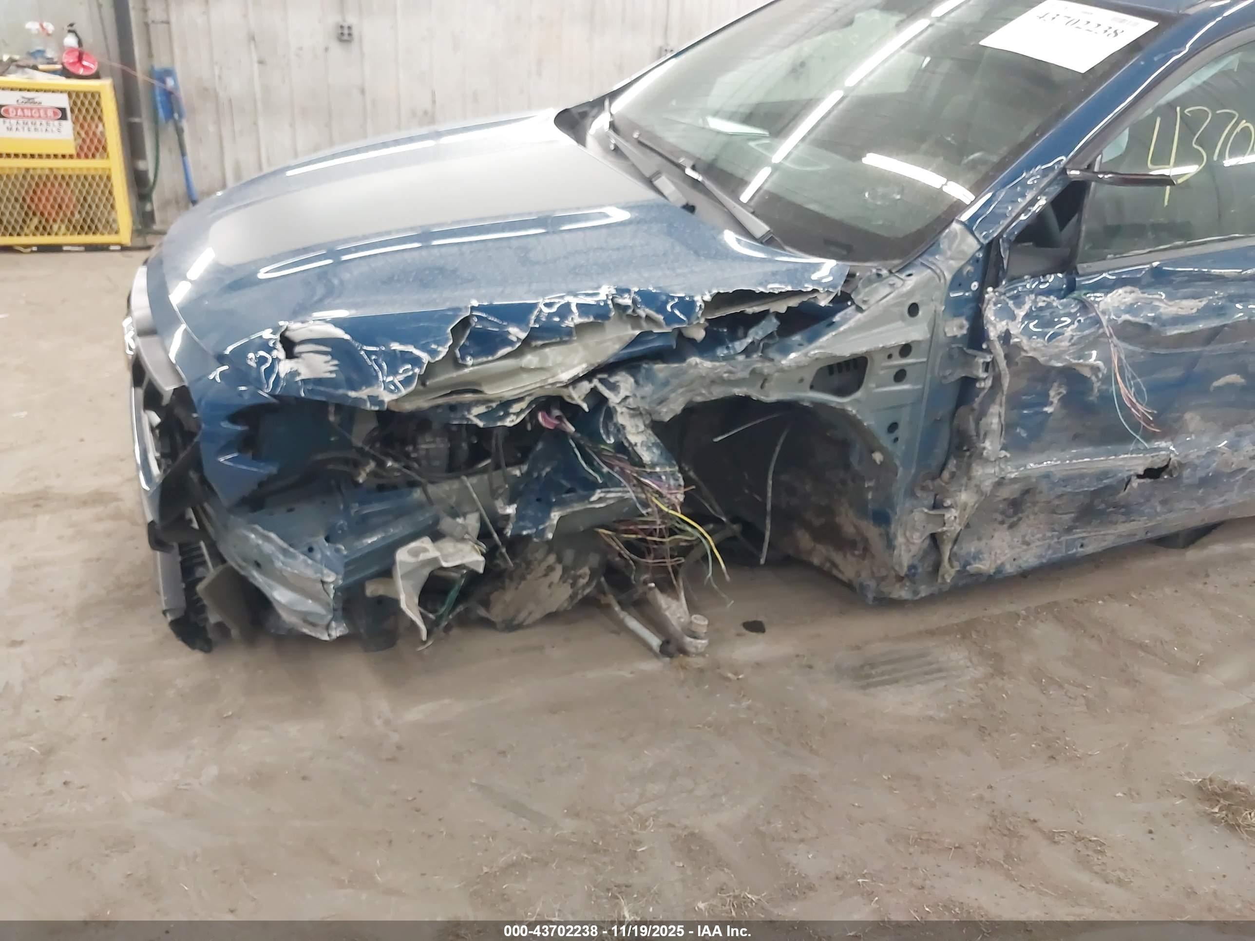 SUBARU OUTBACK image 6