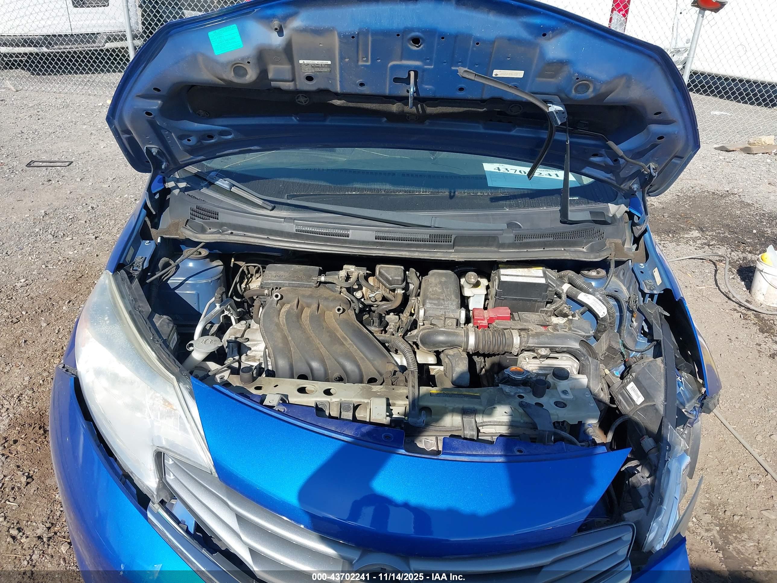 NISSAN VERSA image 10