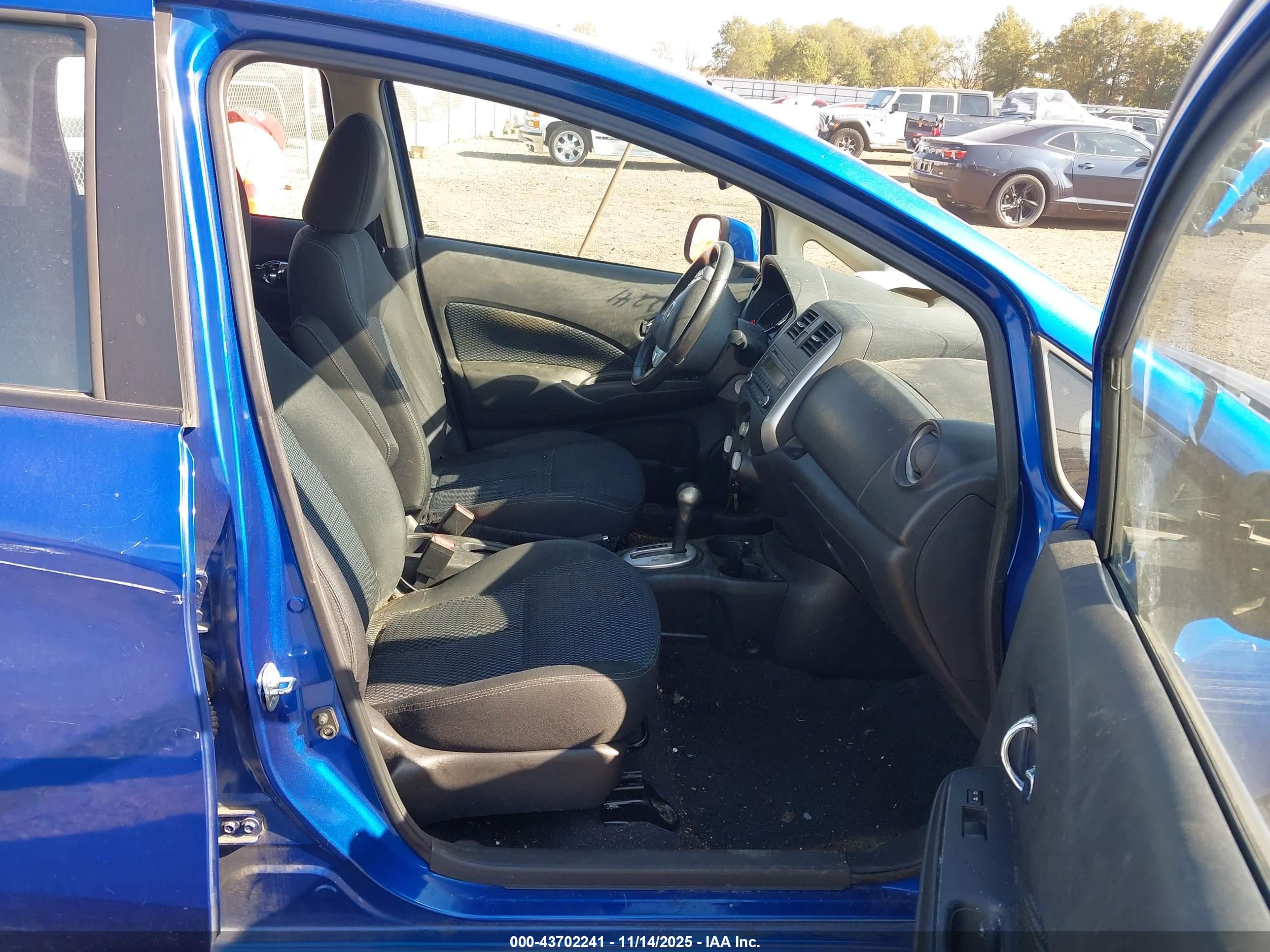 NISSAN VERSA image 5