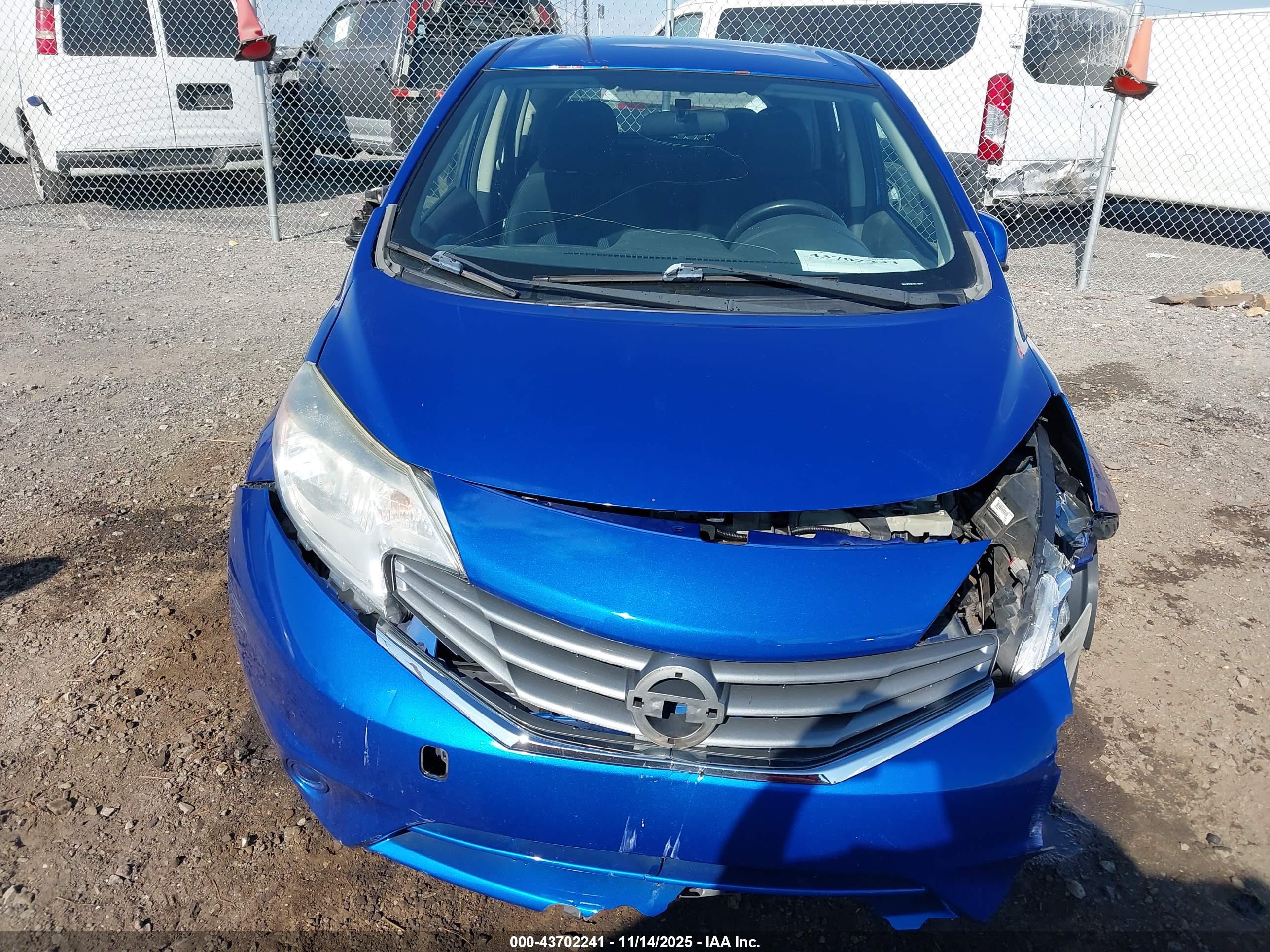 NISSAN VERSA image 6