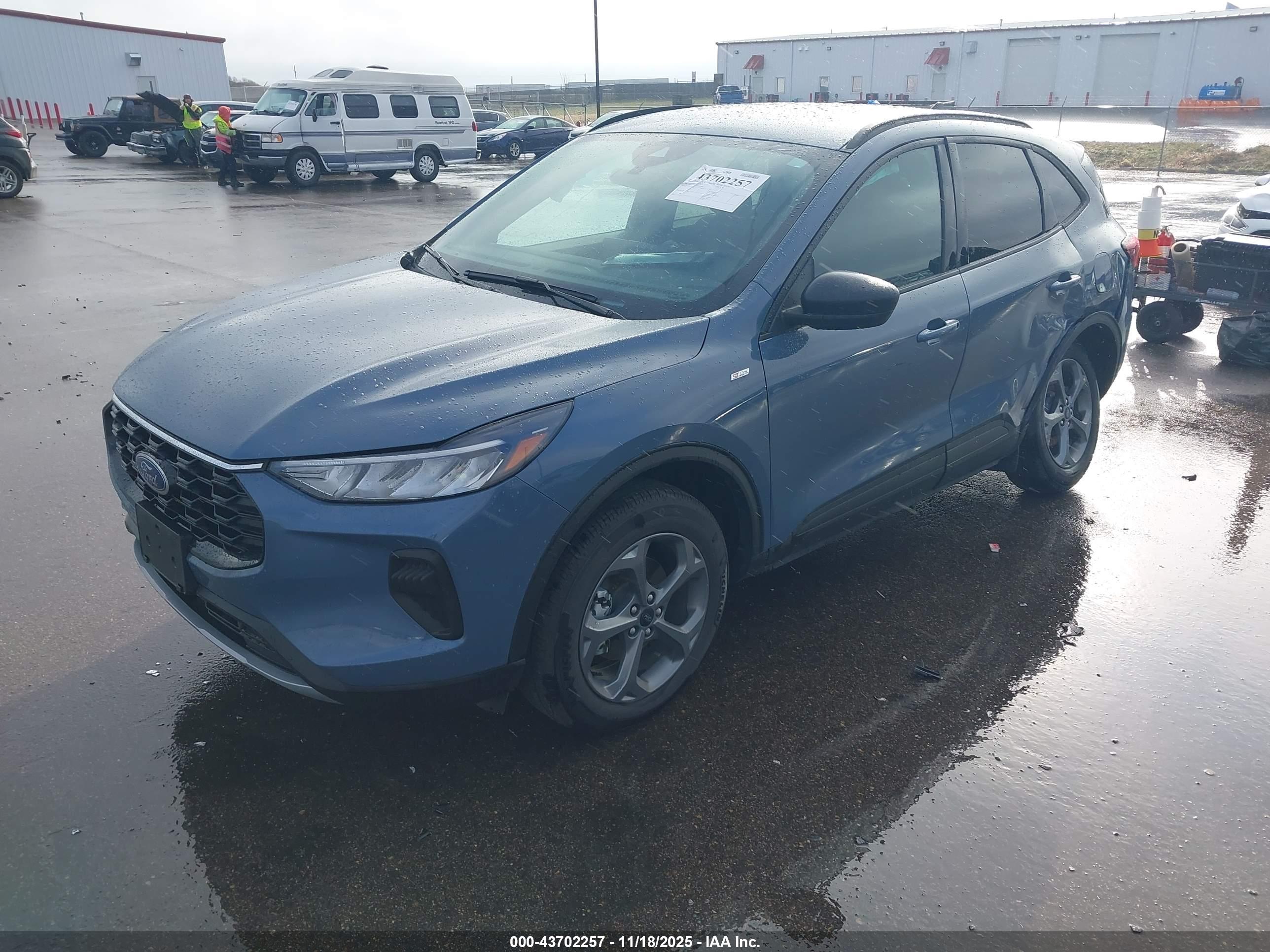 FORD ESCAPE image 2