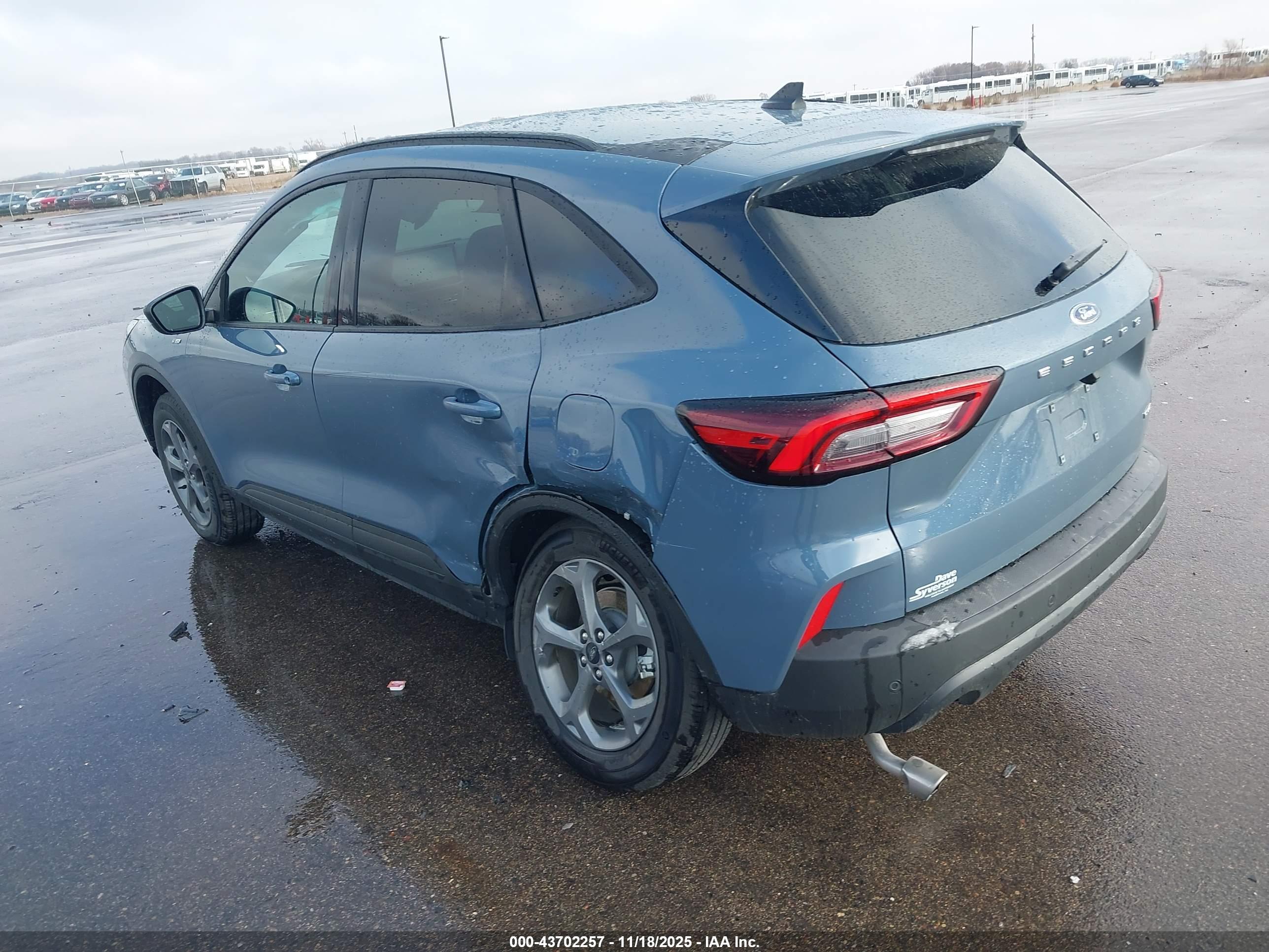 FORD ESCAPE image 3