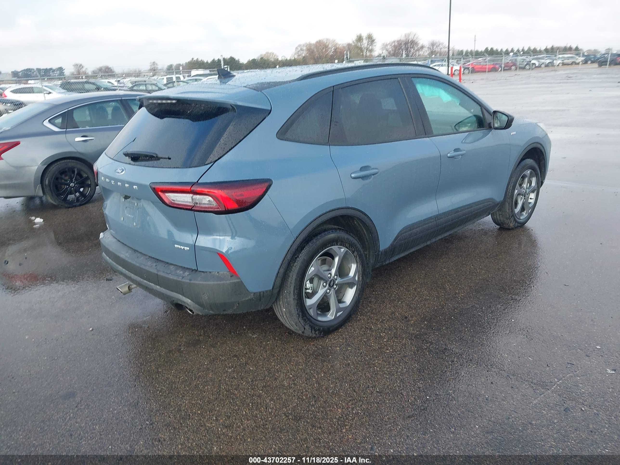 FORD ESCAPE image 4