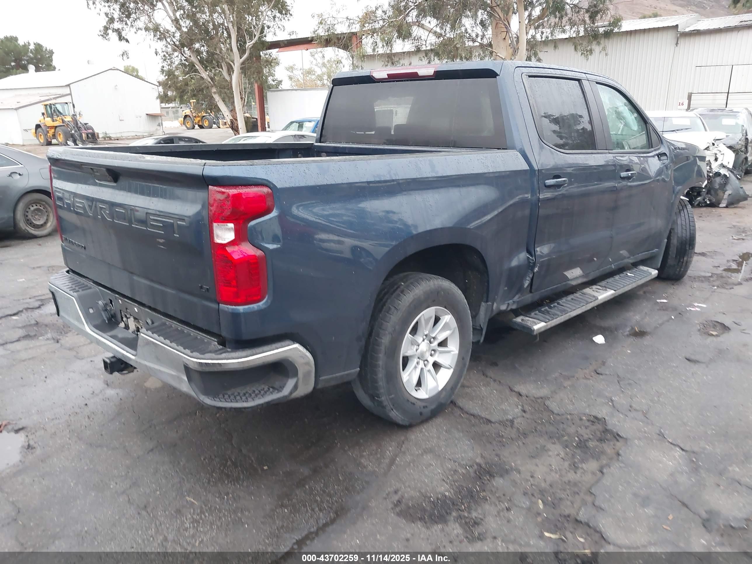 CHEVROLET SILVERADO image 4