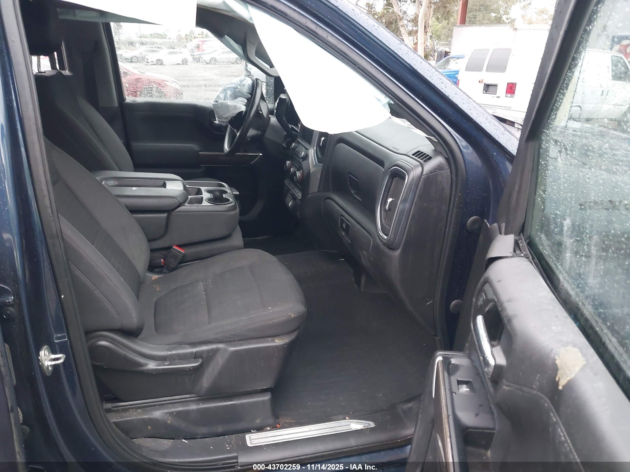 CHEVROLET SILVERADO image 5
