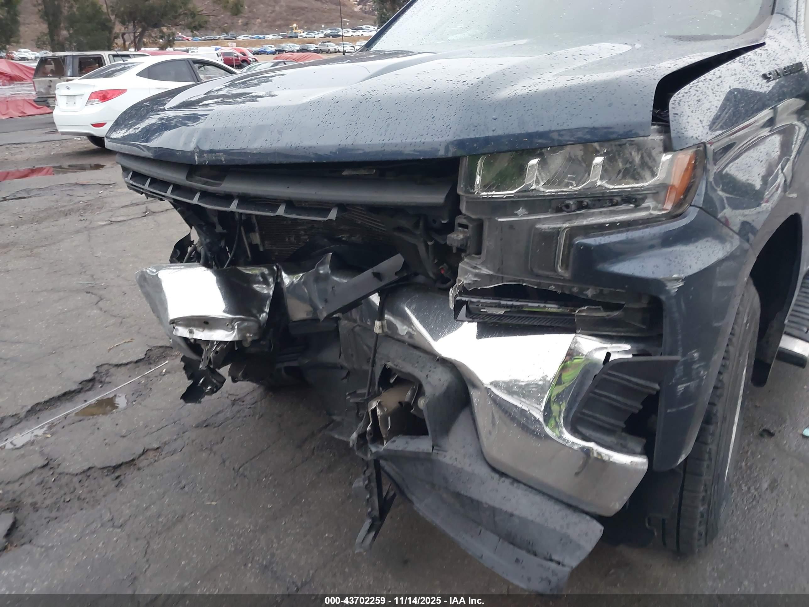 CHEVROLET SILVERADO image 6