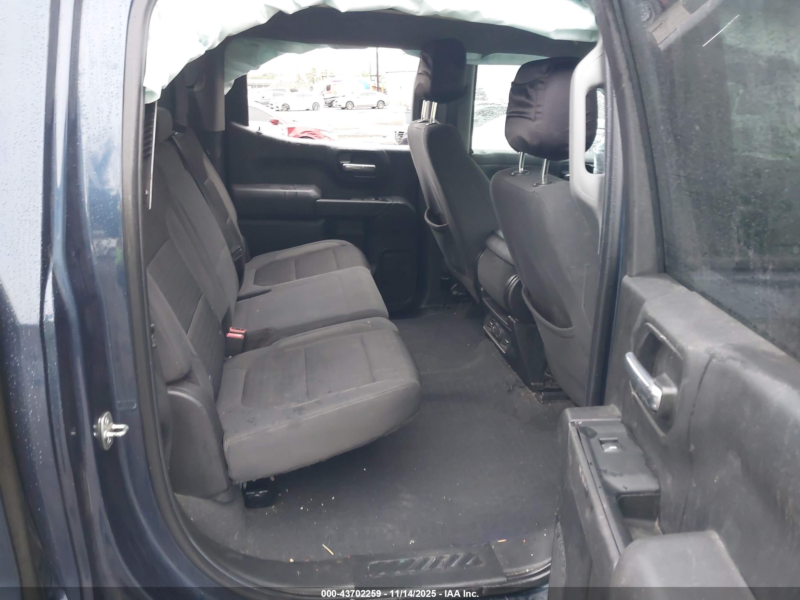 CHEVROLET SILVERADO image 8