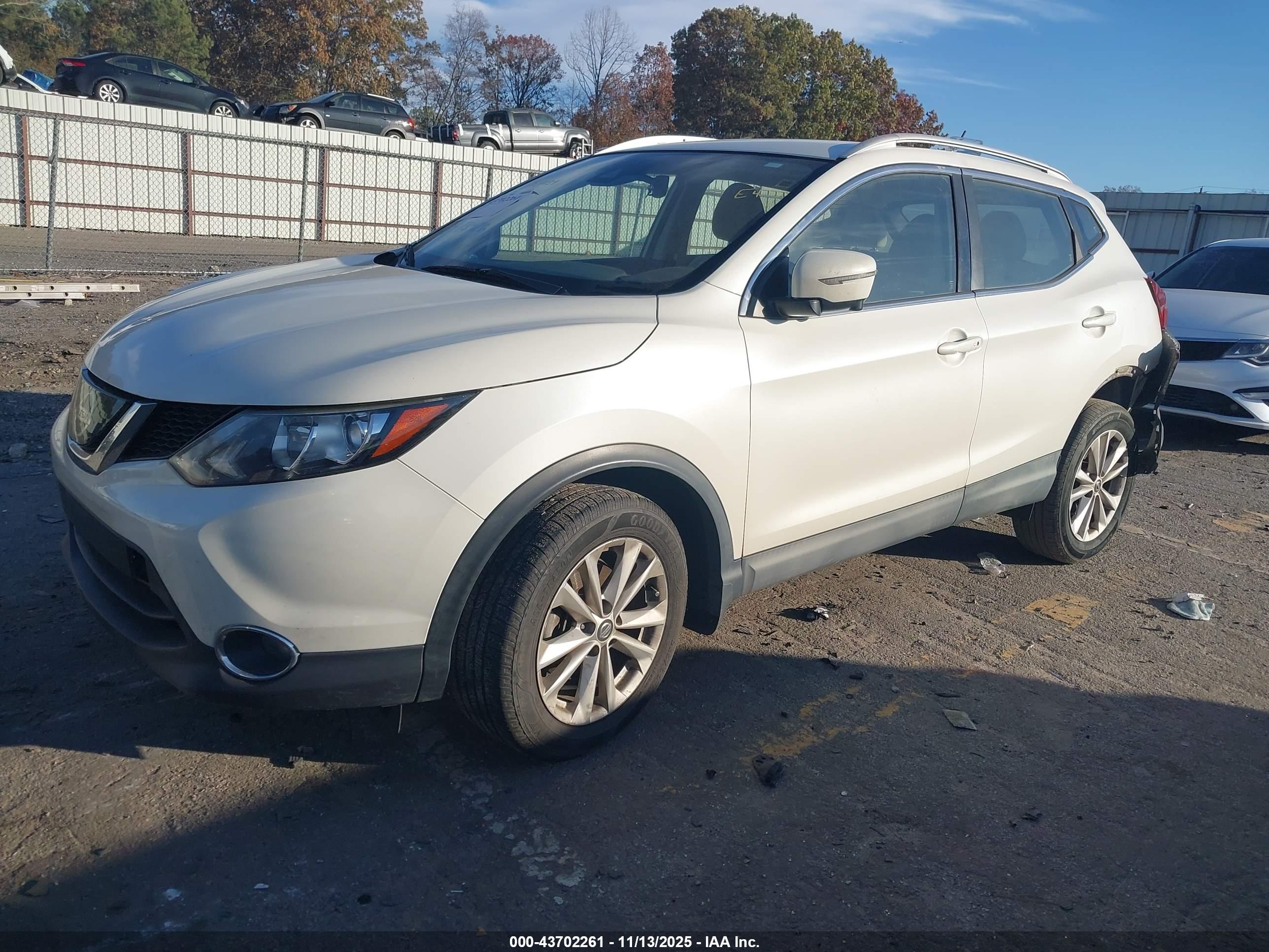 NISSAN ROGUE image 2