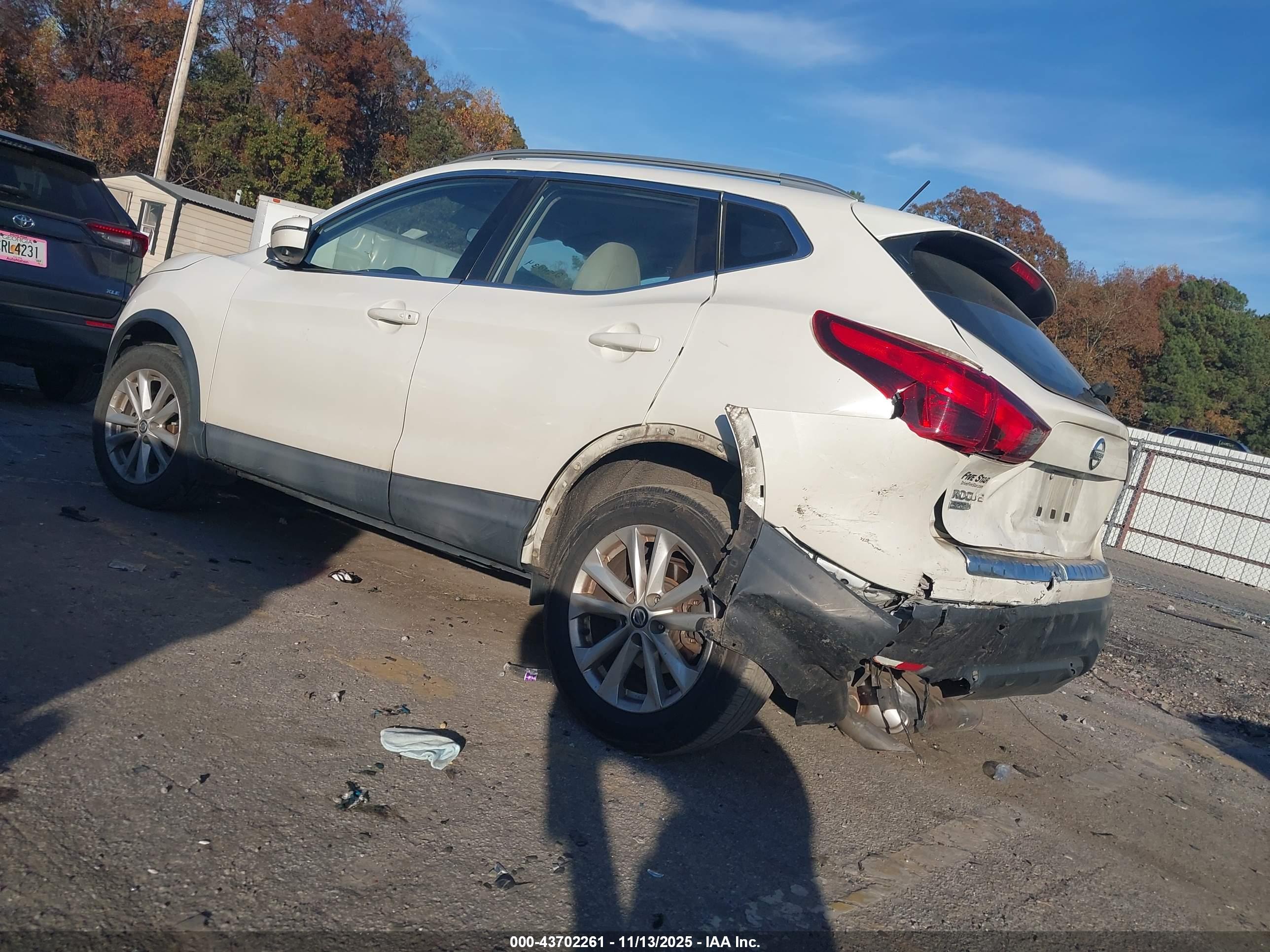 NISSAN ROGUE image 3