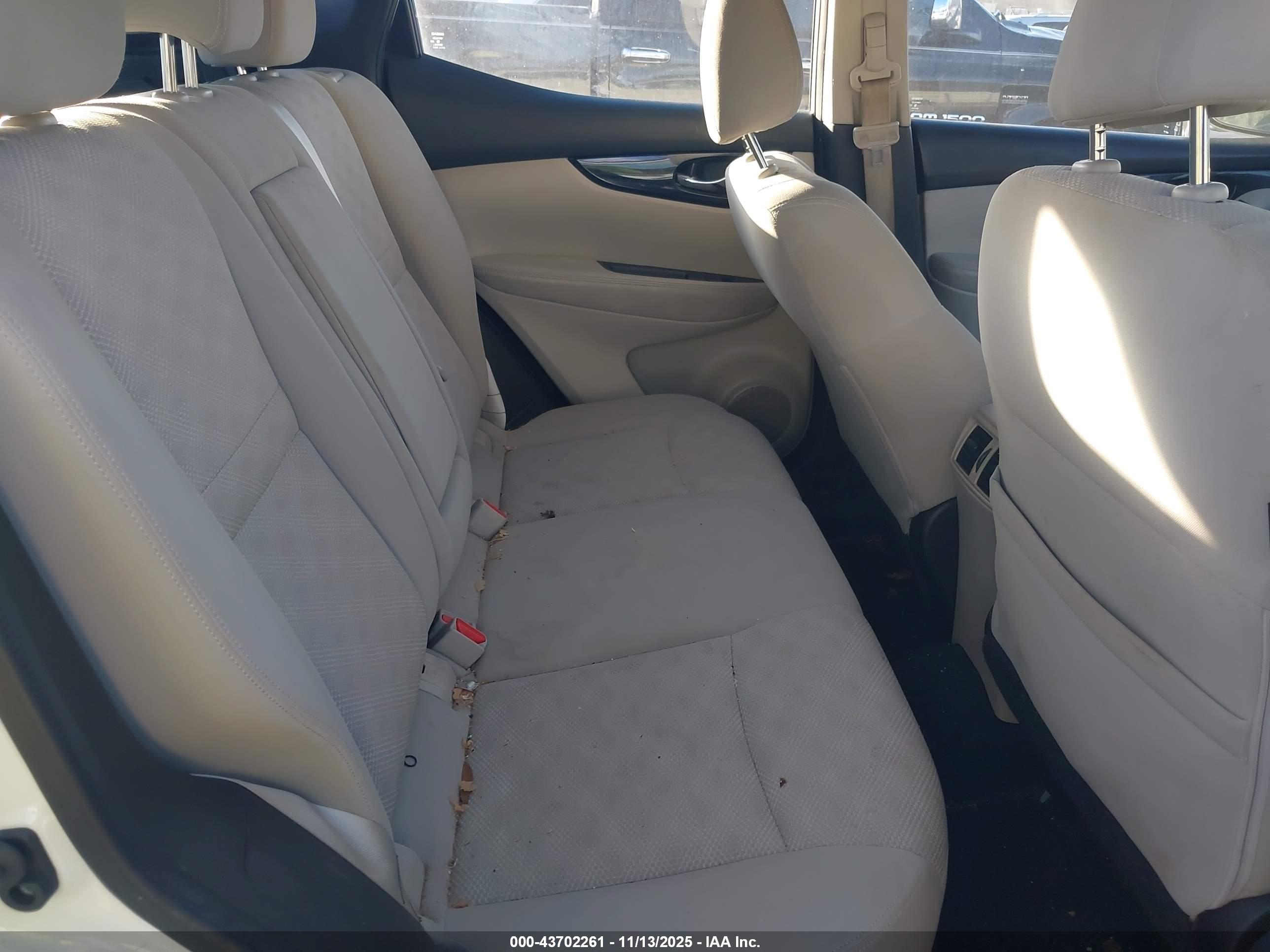 NISSAN ROGUE image 8