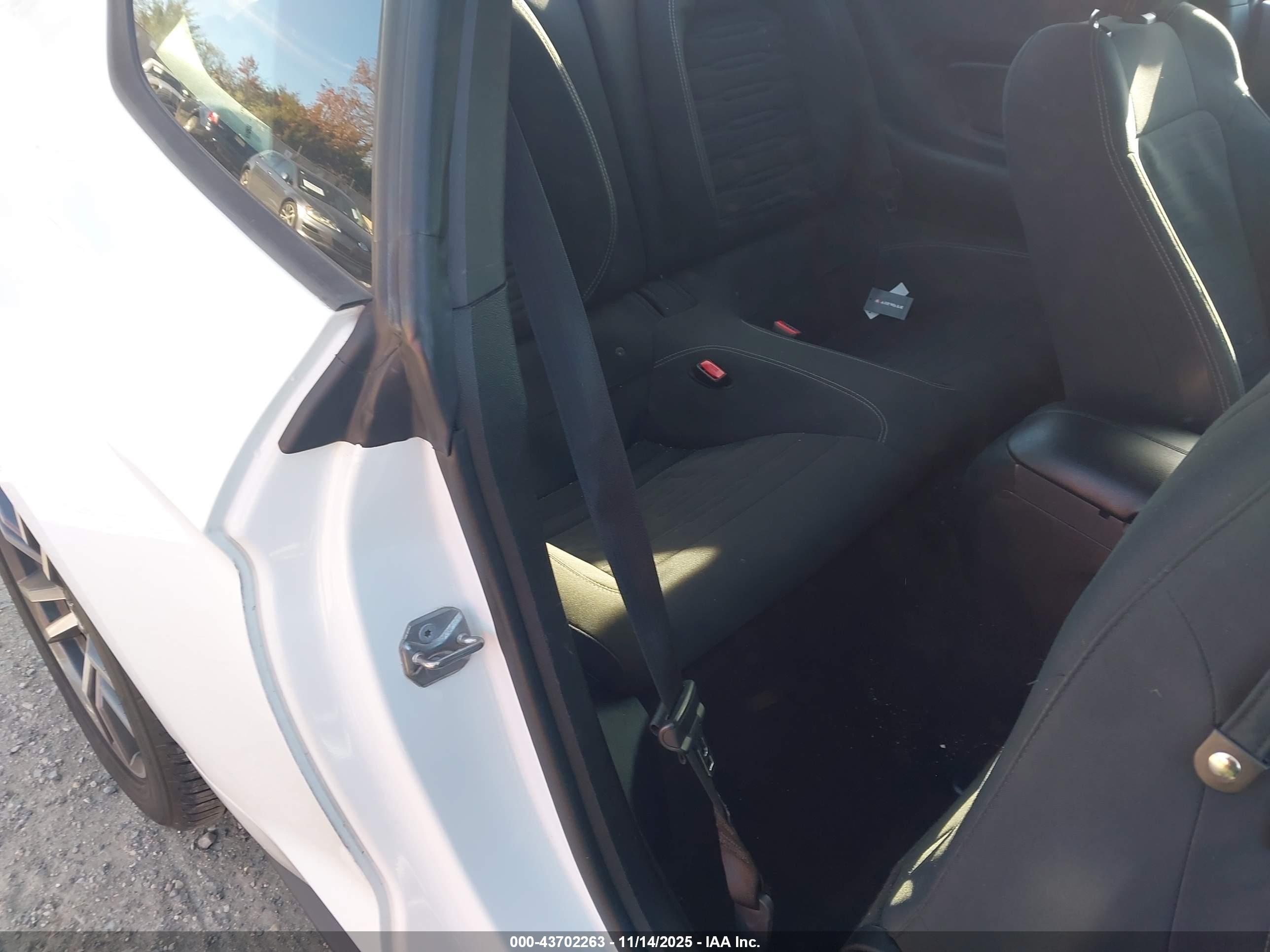 FORD MUSTANG image 8