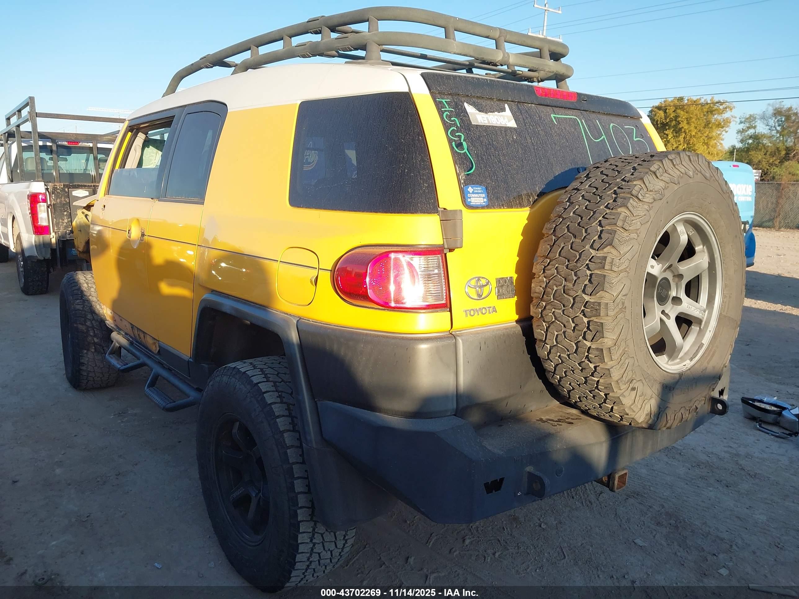 TOYOTA FJ image 3