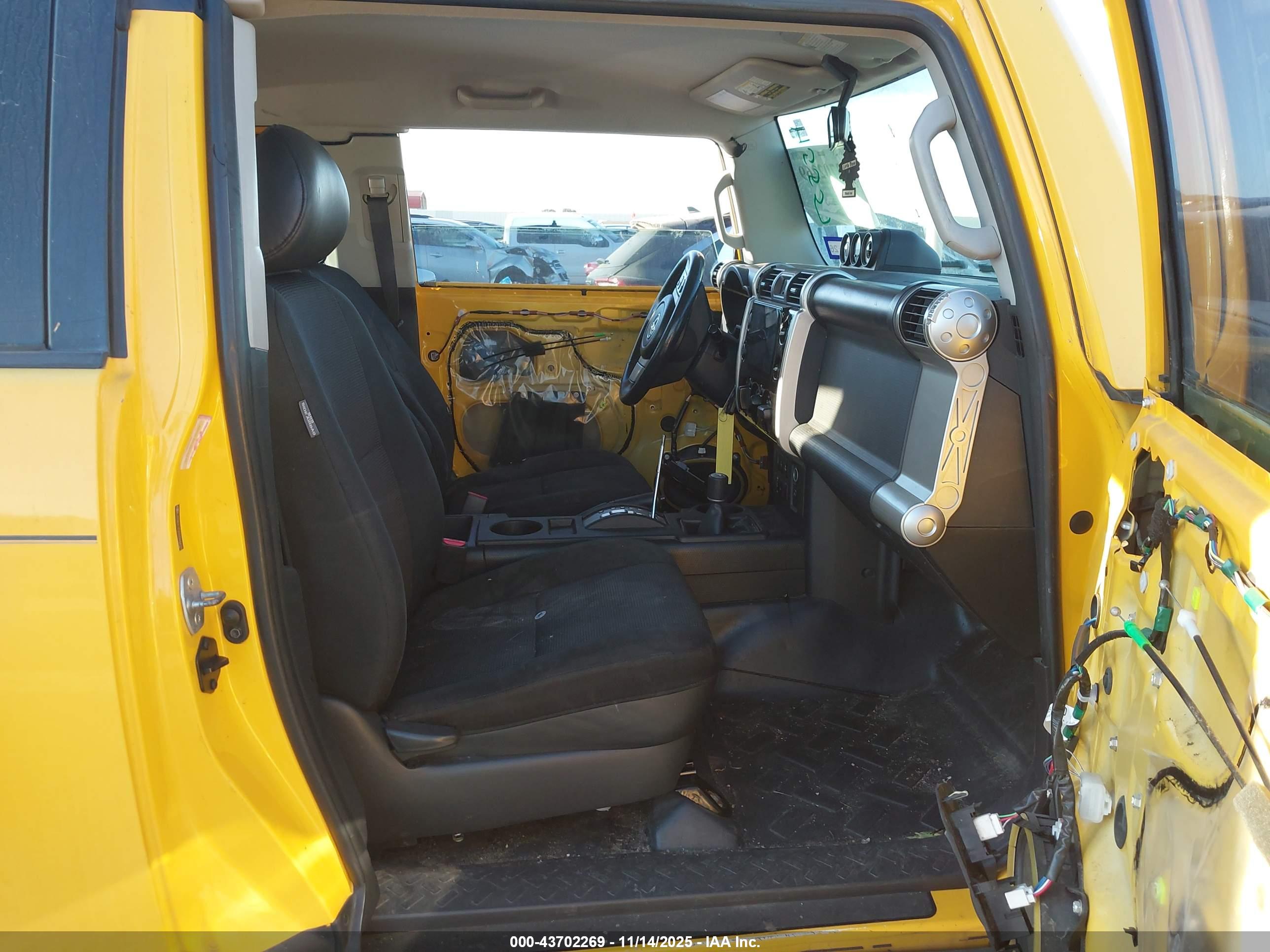TOYOTA FJ image 5