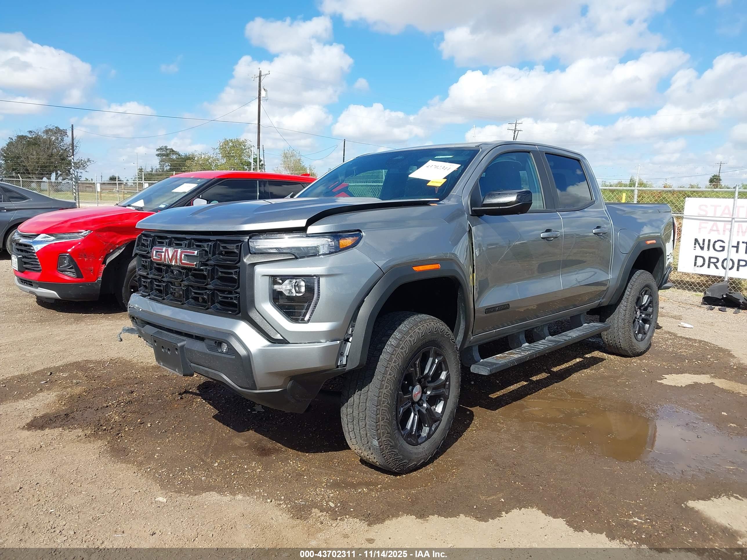 GMC CANYON image 2