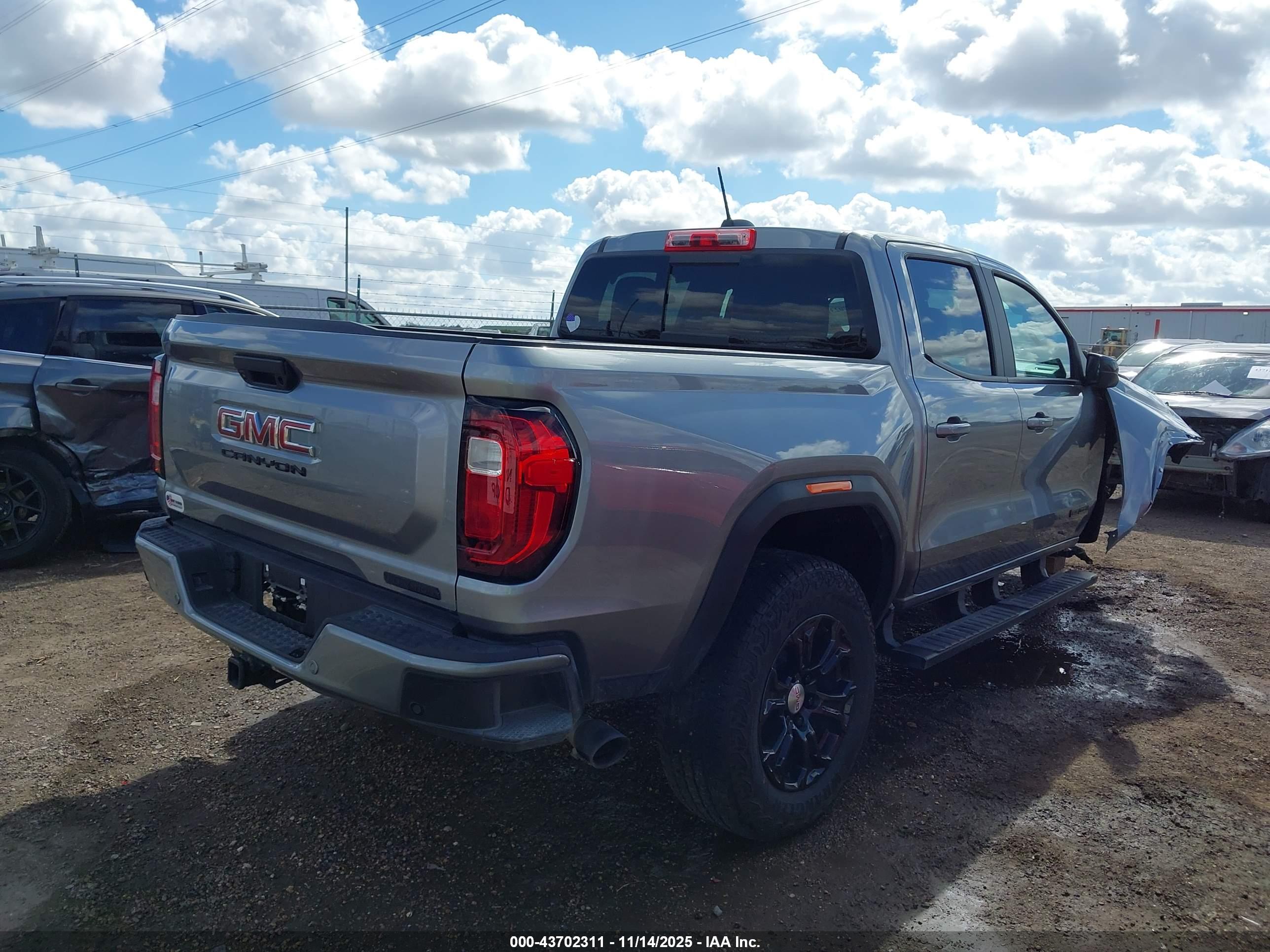 GMC CANYON image 4