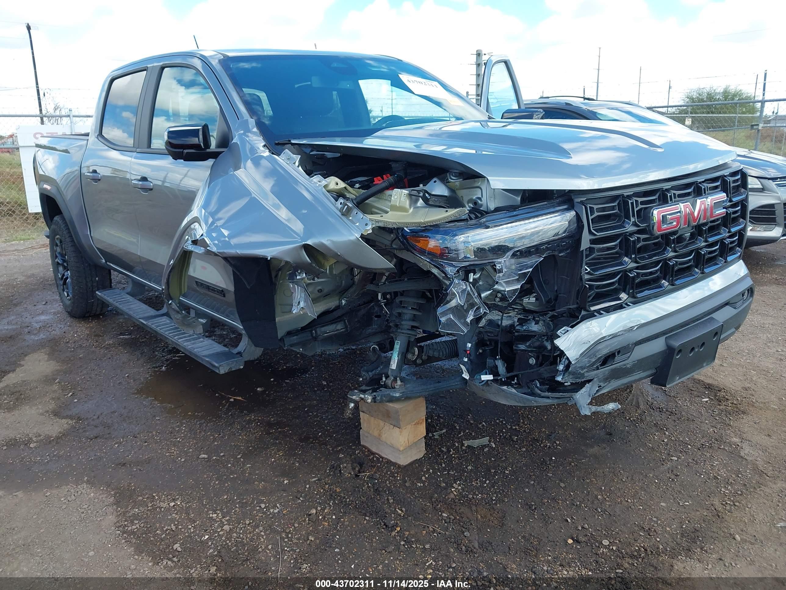 GMC CANYON image 6