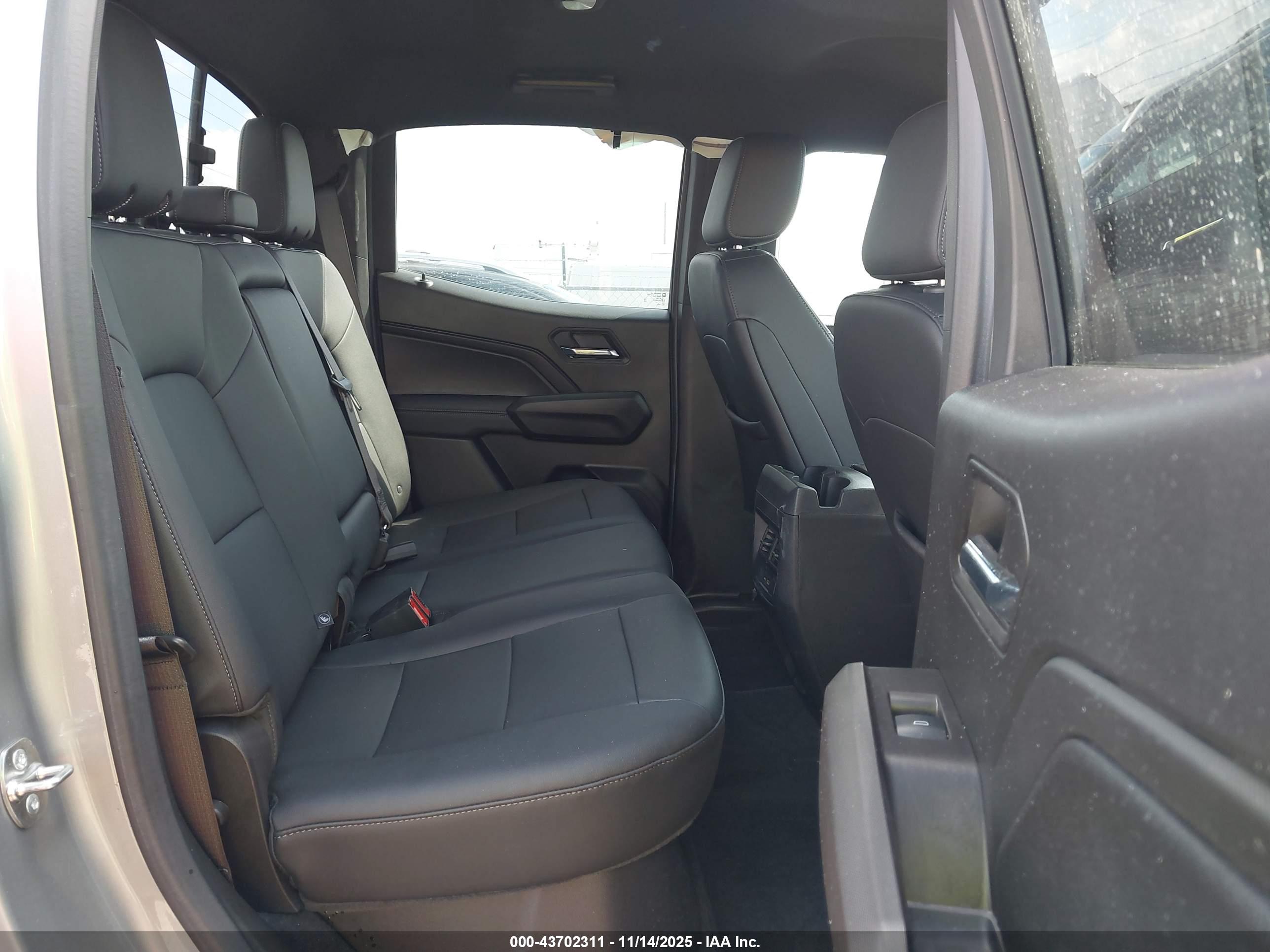 GMC CANYON image 8