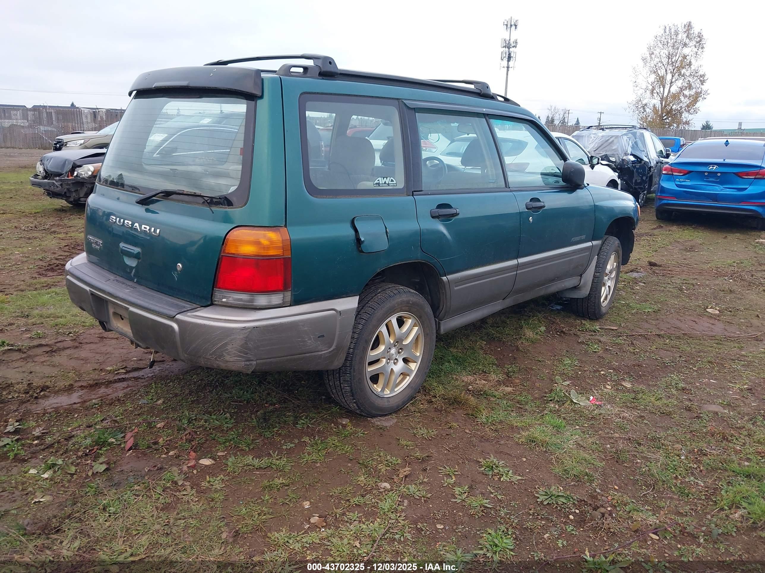 SUBARU FORESTER image 4